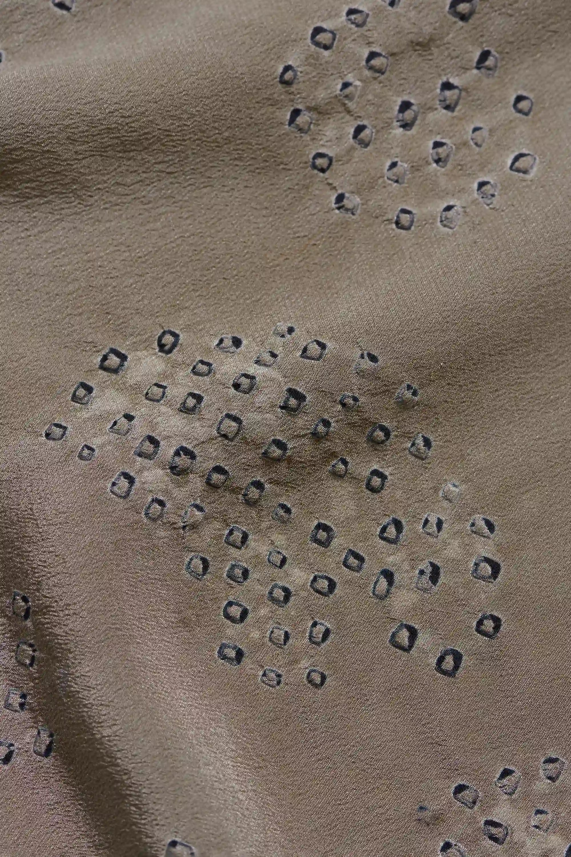 SMOKE COLOR SILK WITH BANDHANI SCARF