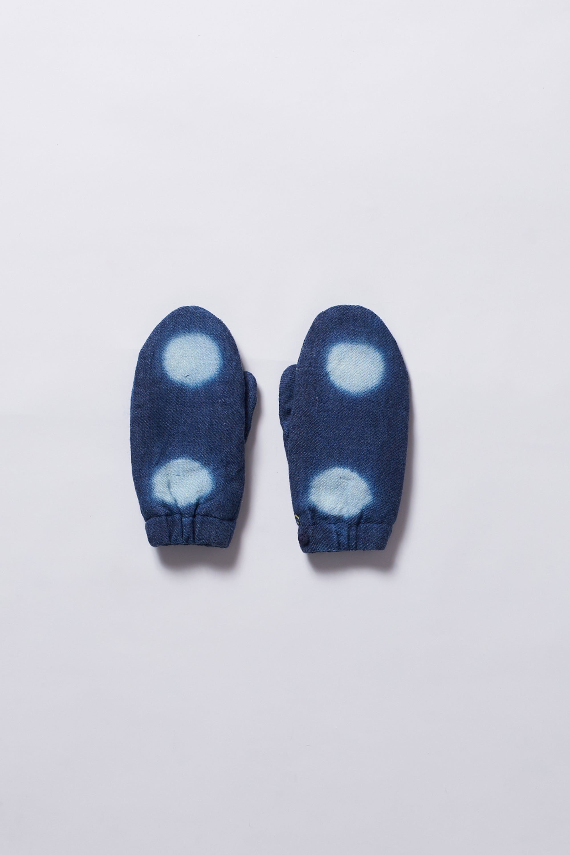 INDIGO CLAMP DYED MITTEN
