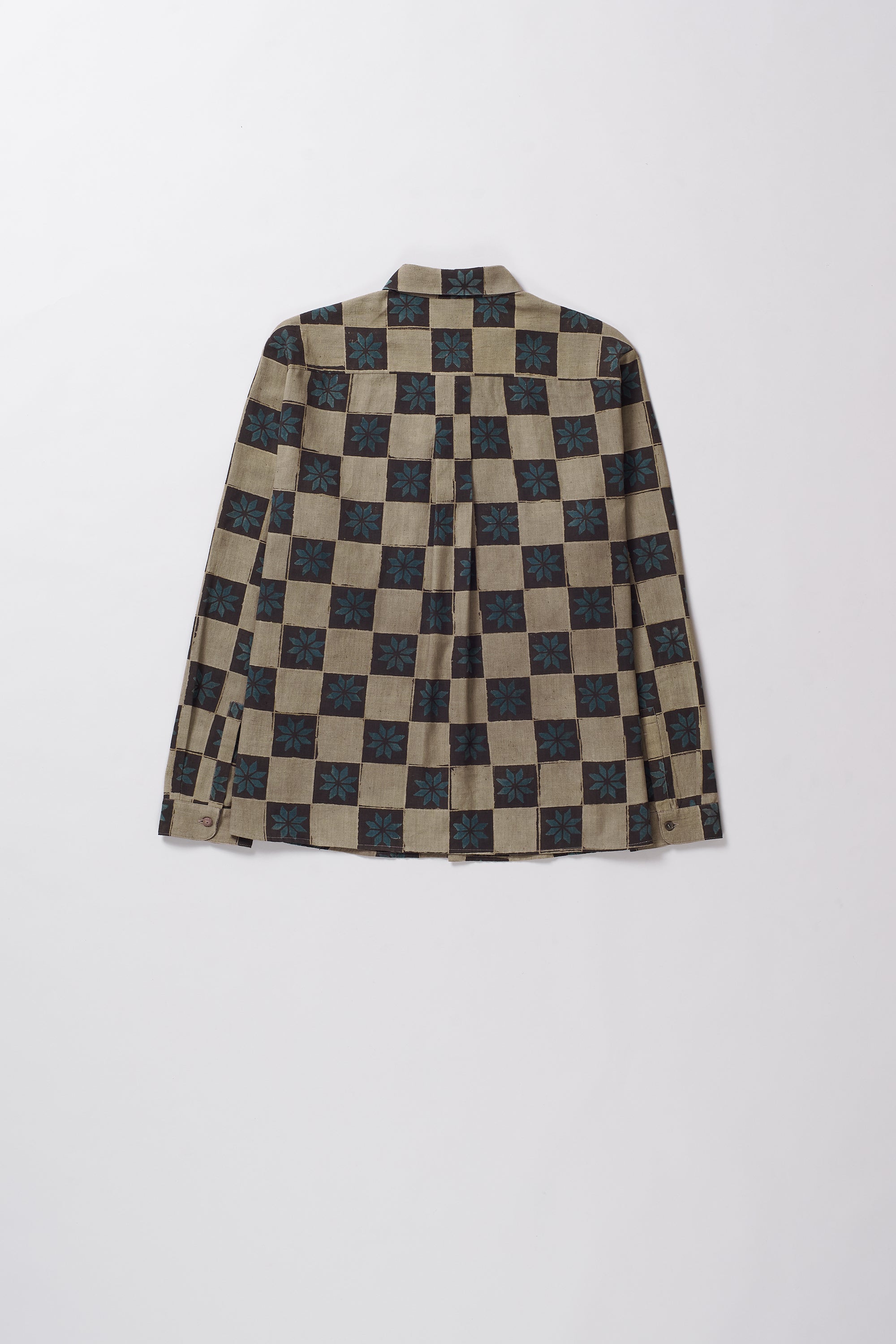 Checkered shirt with a pattern of black and beige squares