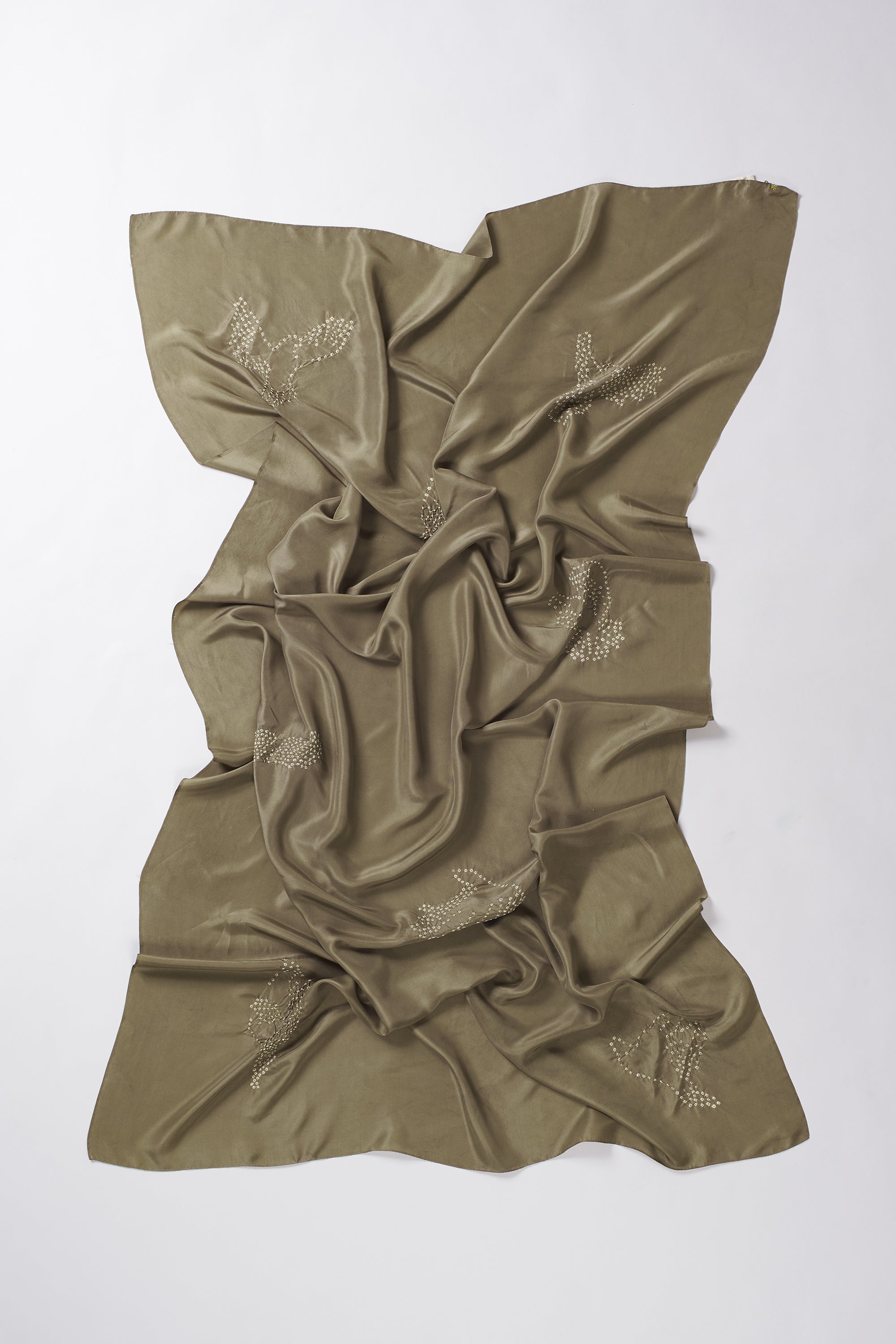 SMOKE SILK WITH BANDHANI SCARF