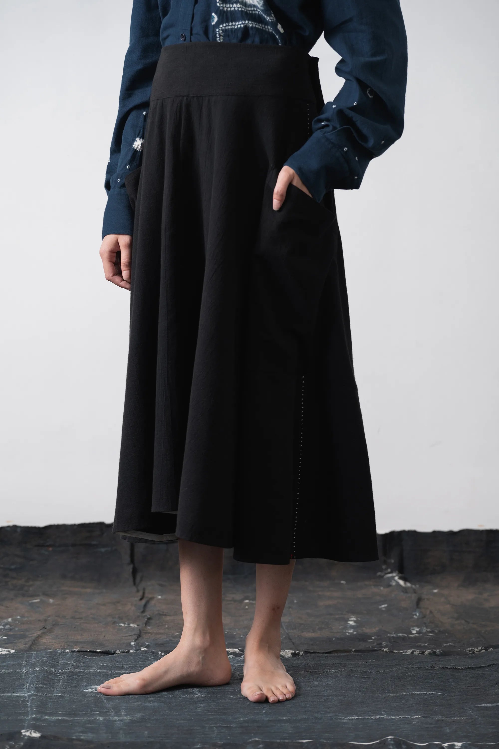 Light Volume Skirt in Black