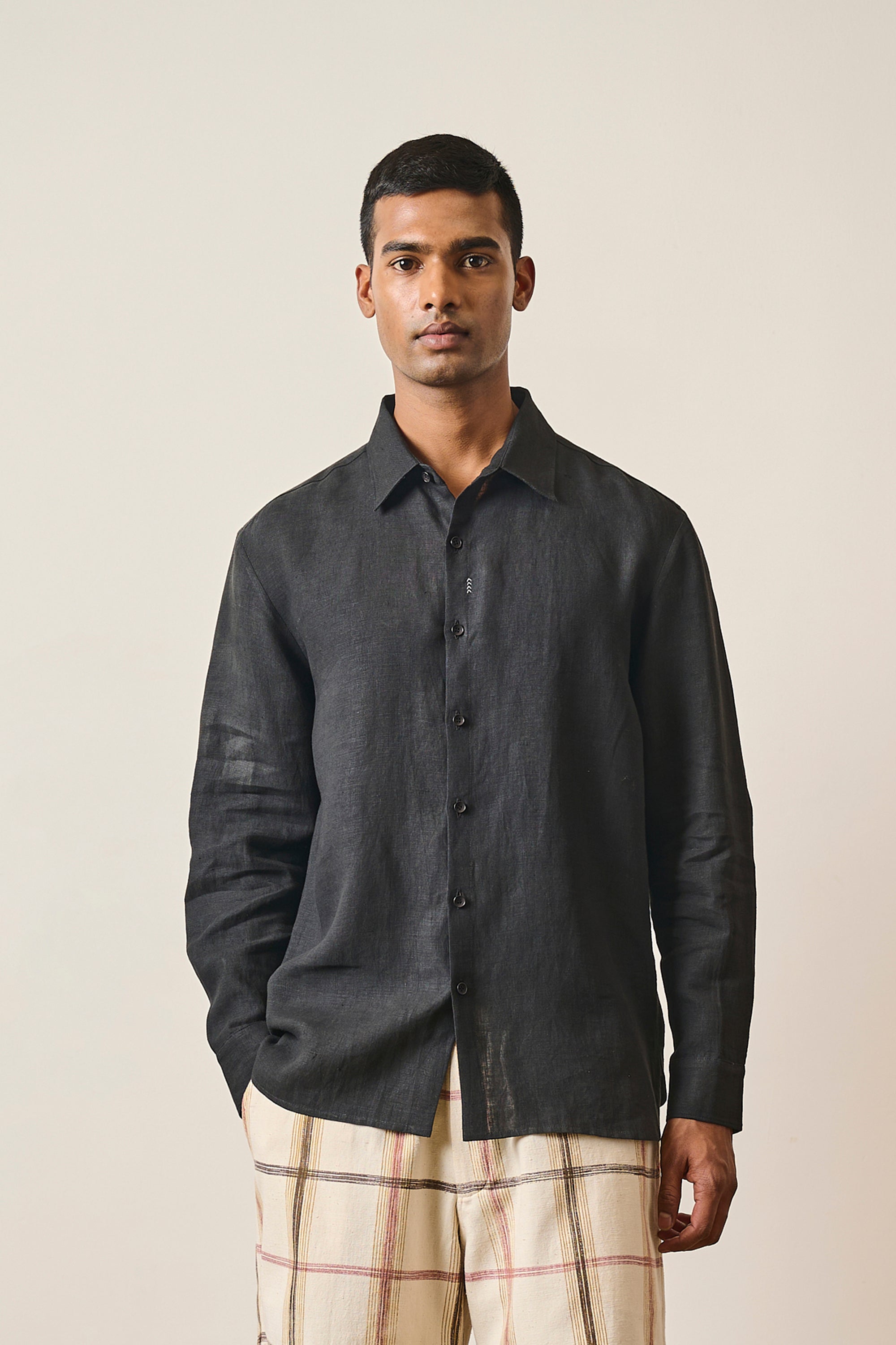 Relaxed Fit Linen Shirt in Black