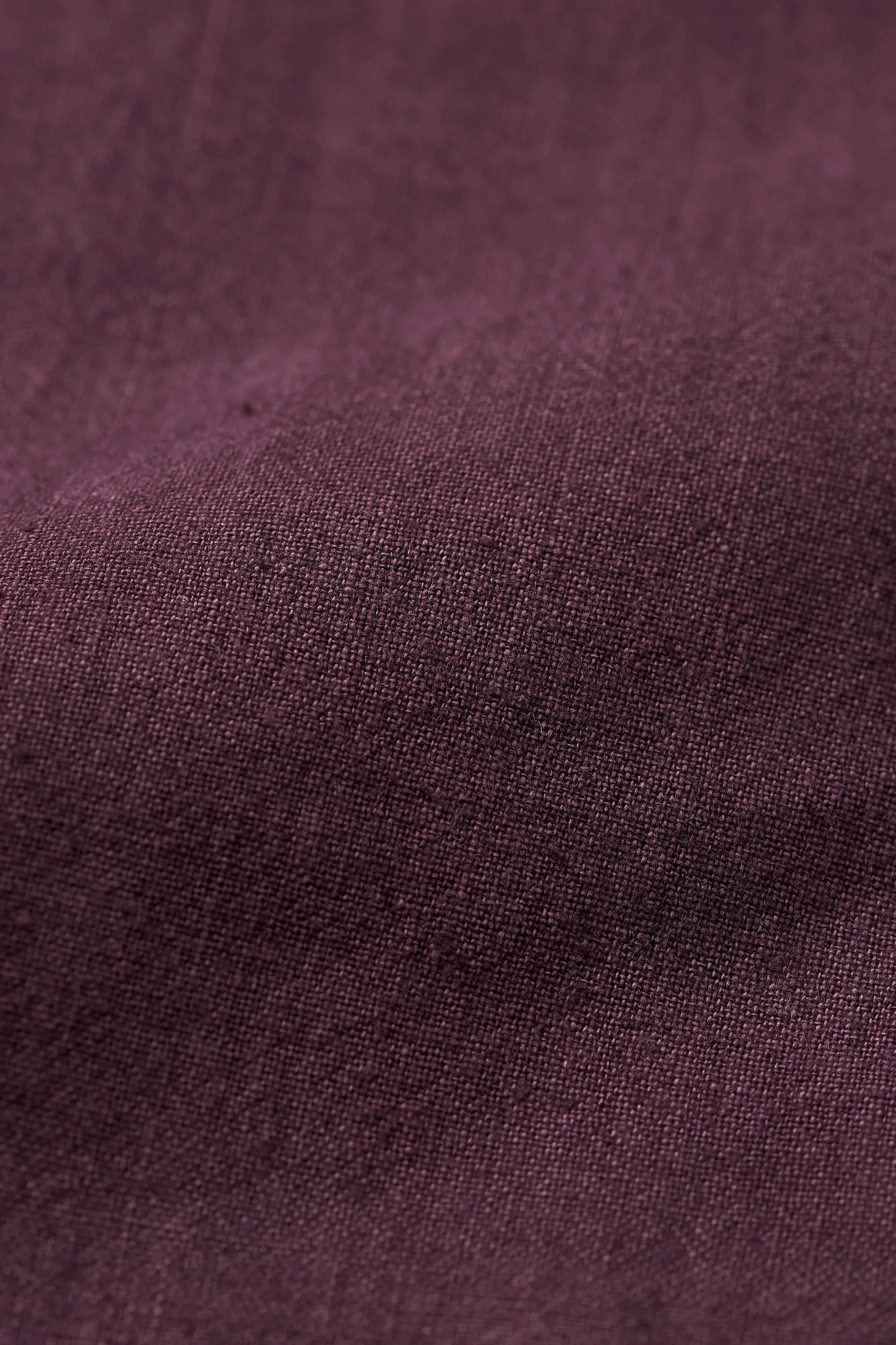 TAPERED FIT TROUSERS IN PURPLE RED