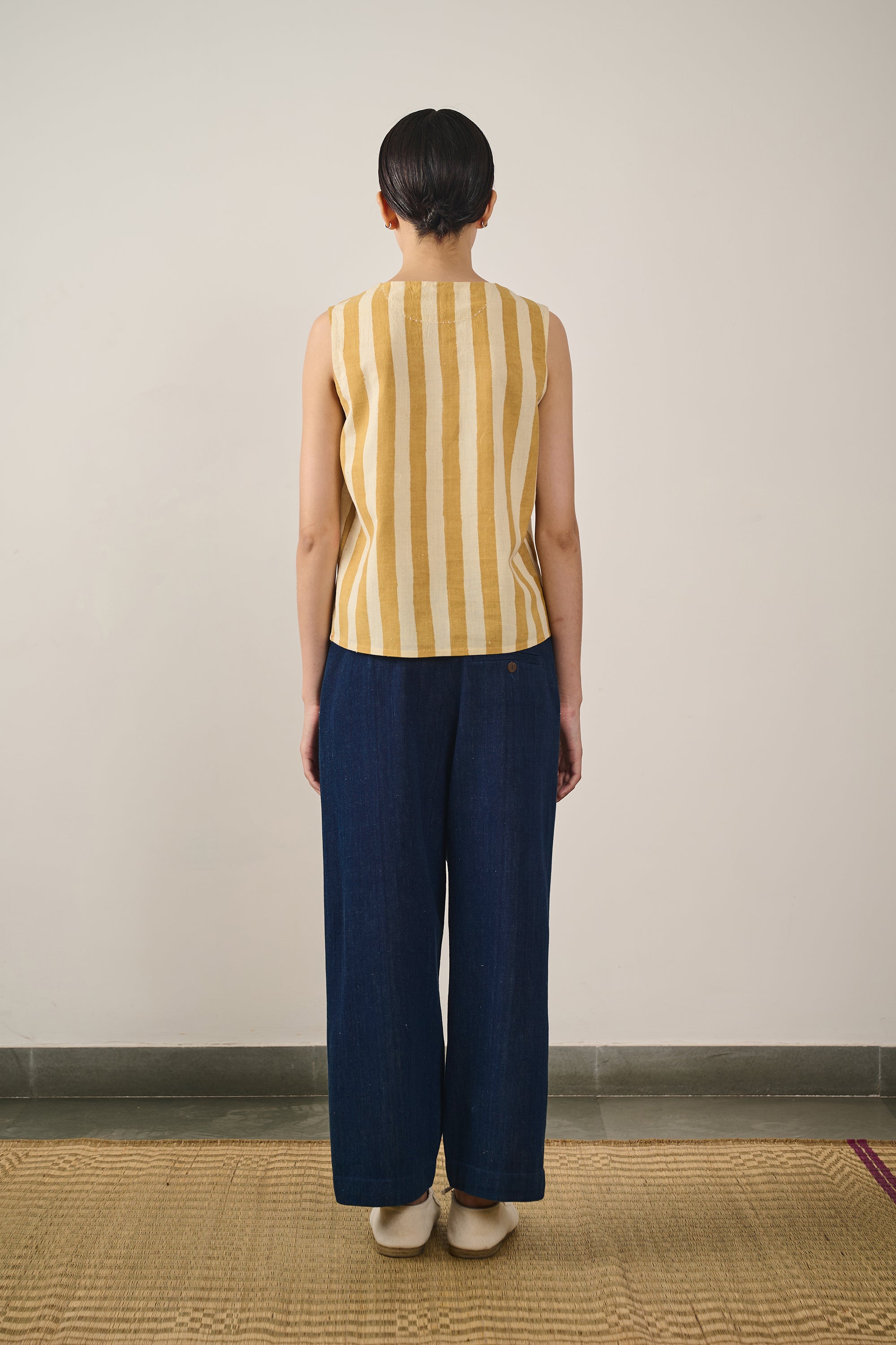 STATEMENT CROP TOP