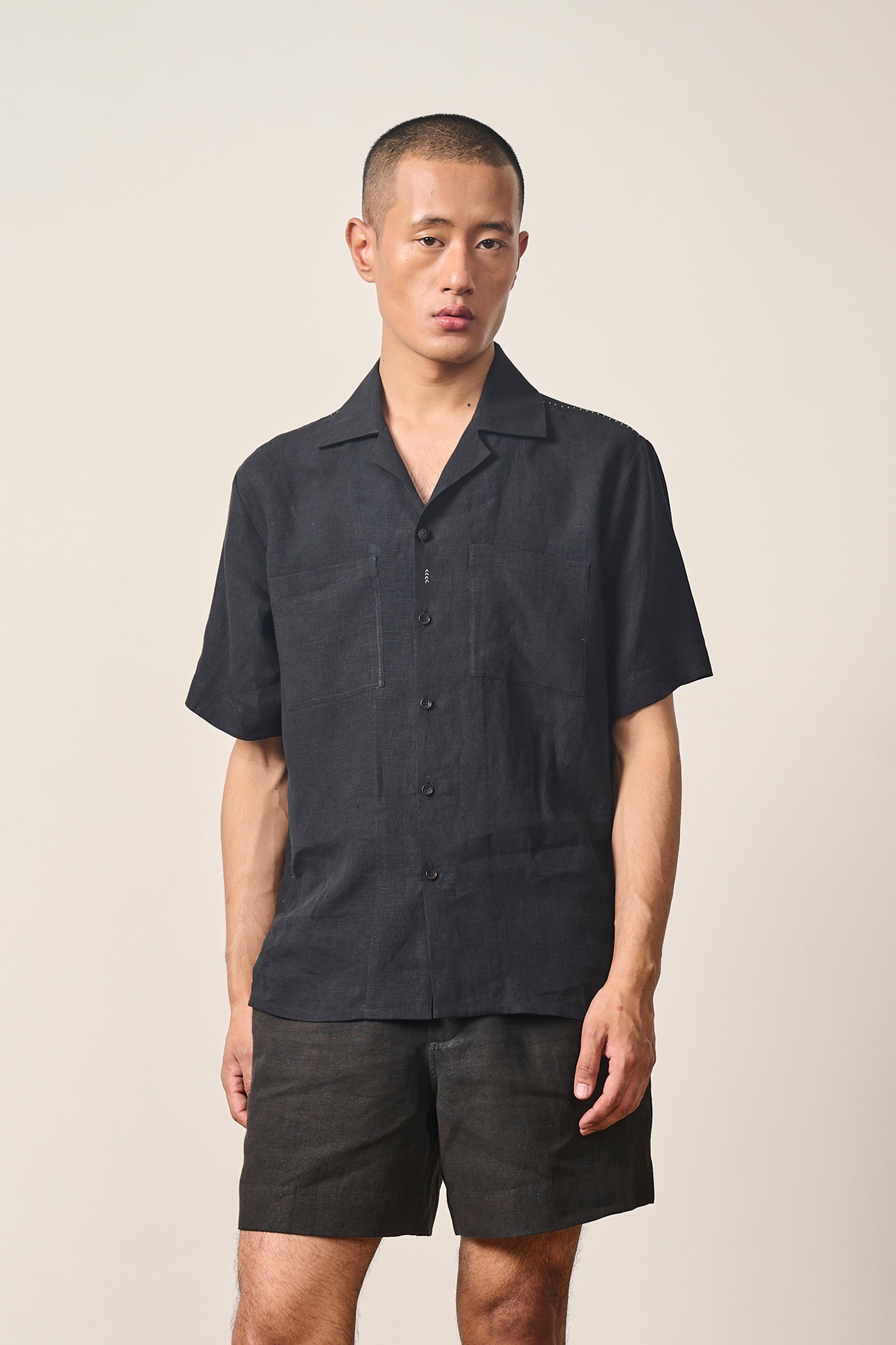 Linen Shorts in Black 32