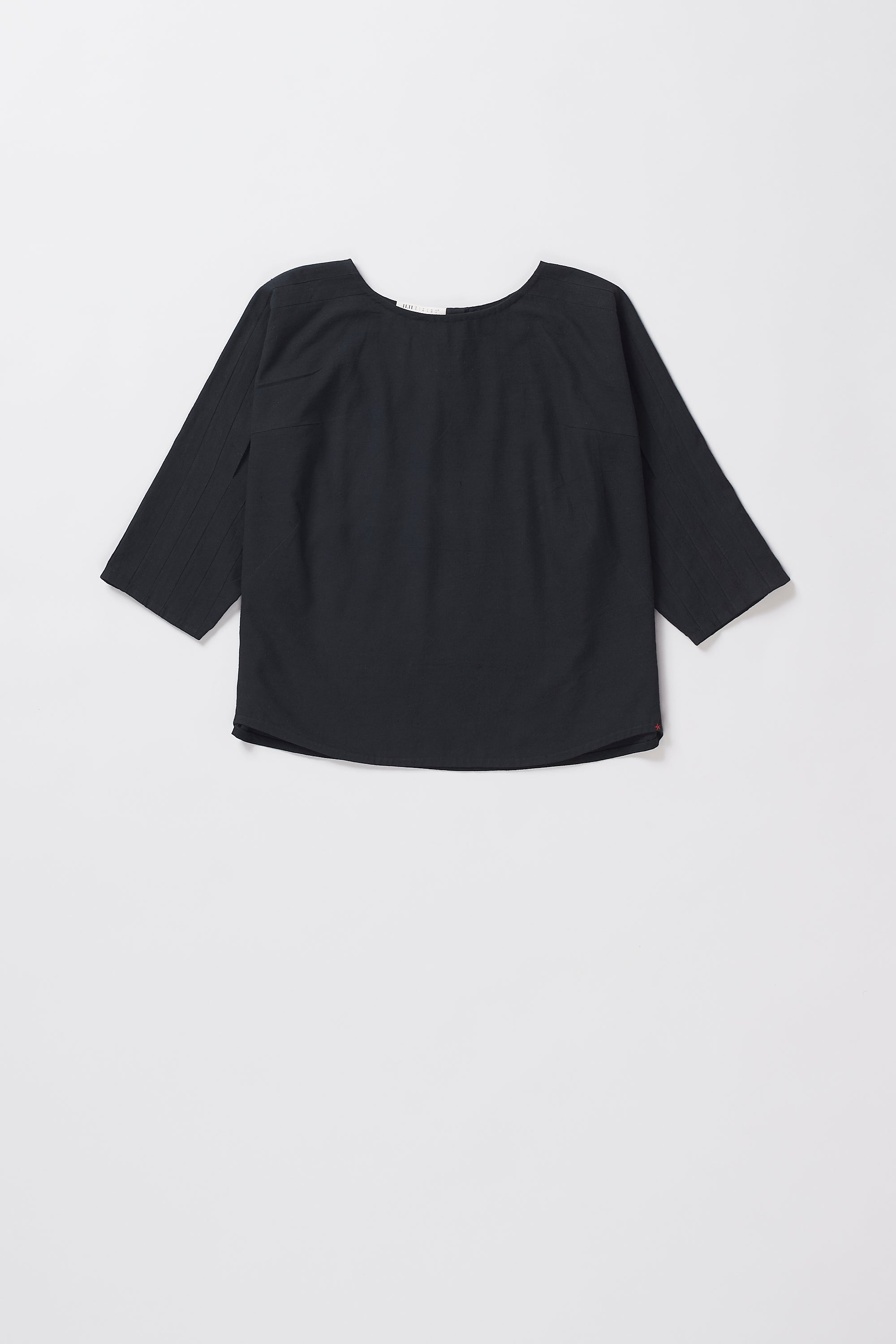PLEATED SLEEVE TOP