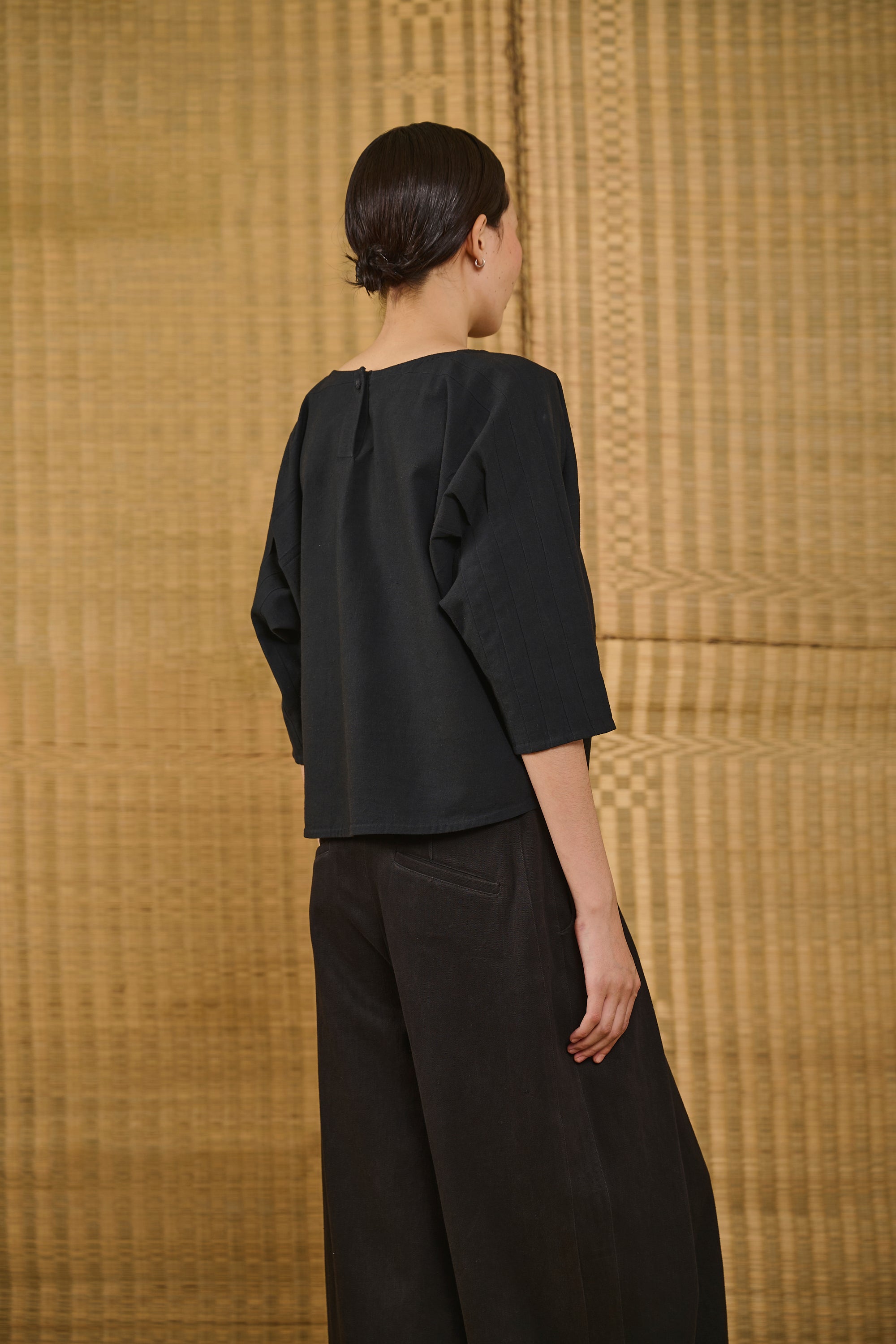 PLEATED SLEEVE TOP