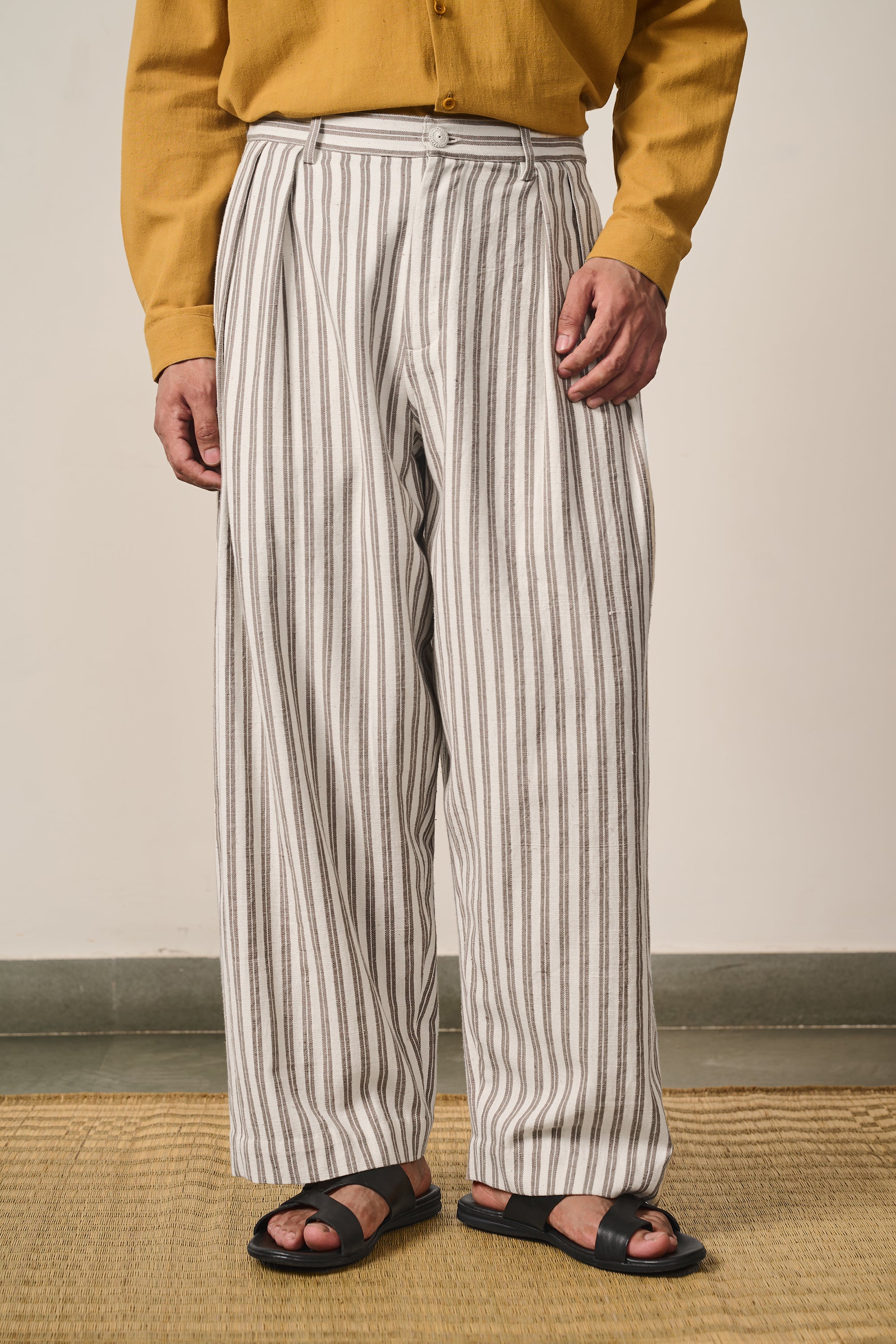 YARN DYED COTTON PLEATED TROUSER