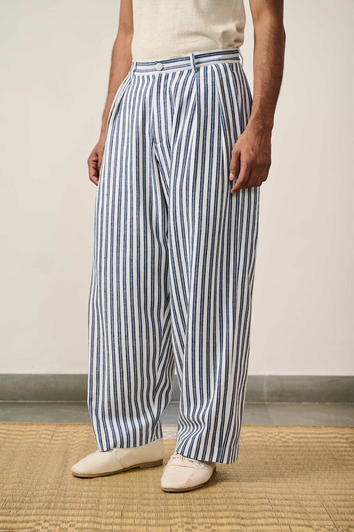 A man wearing medium indigo cotton pant