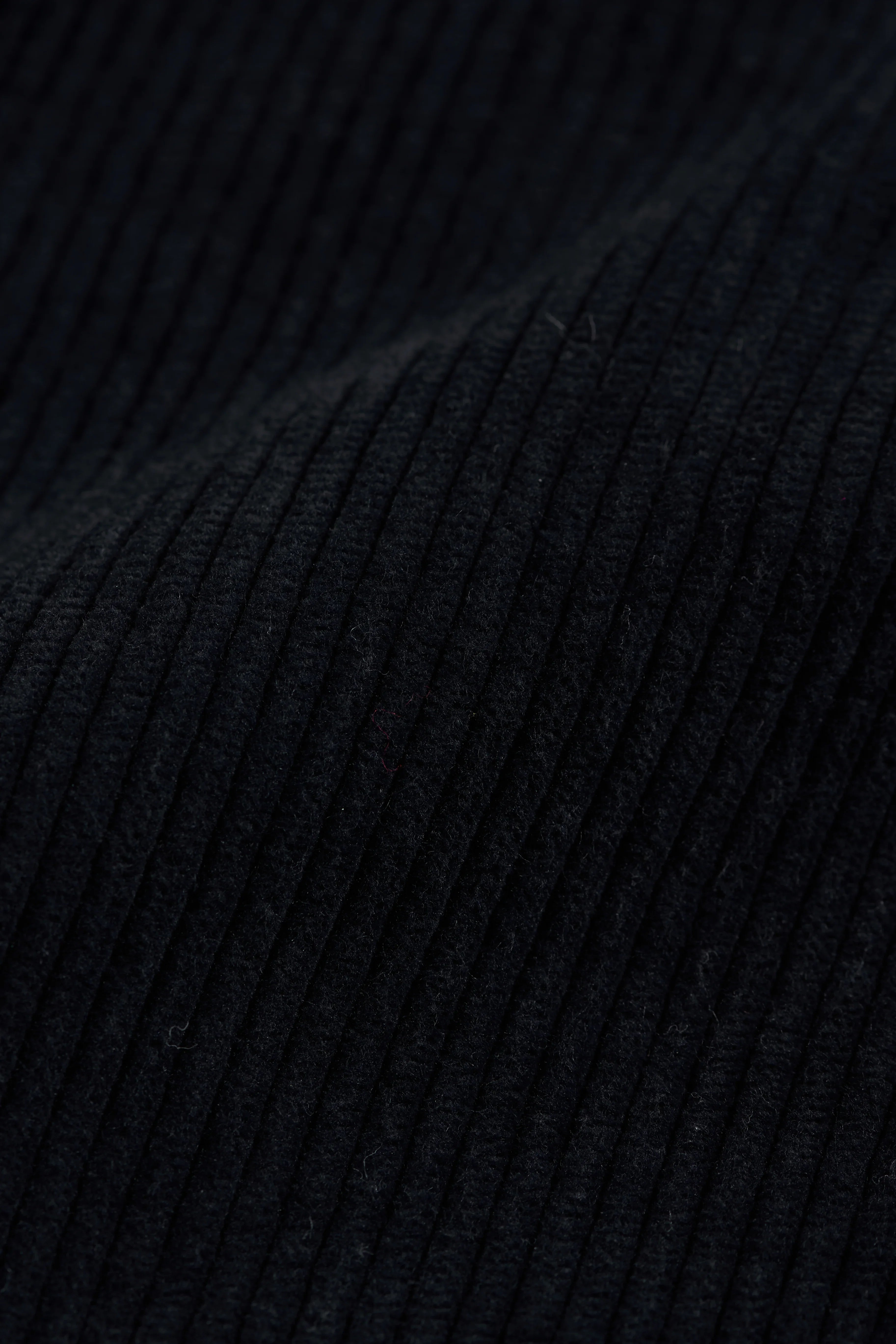 BLACK PLEATED CORDUROY SHORTS