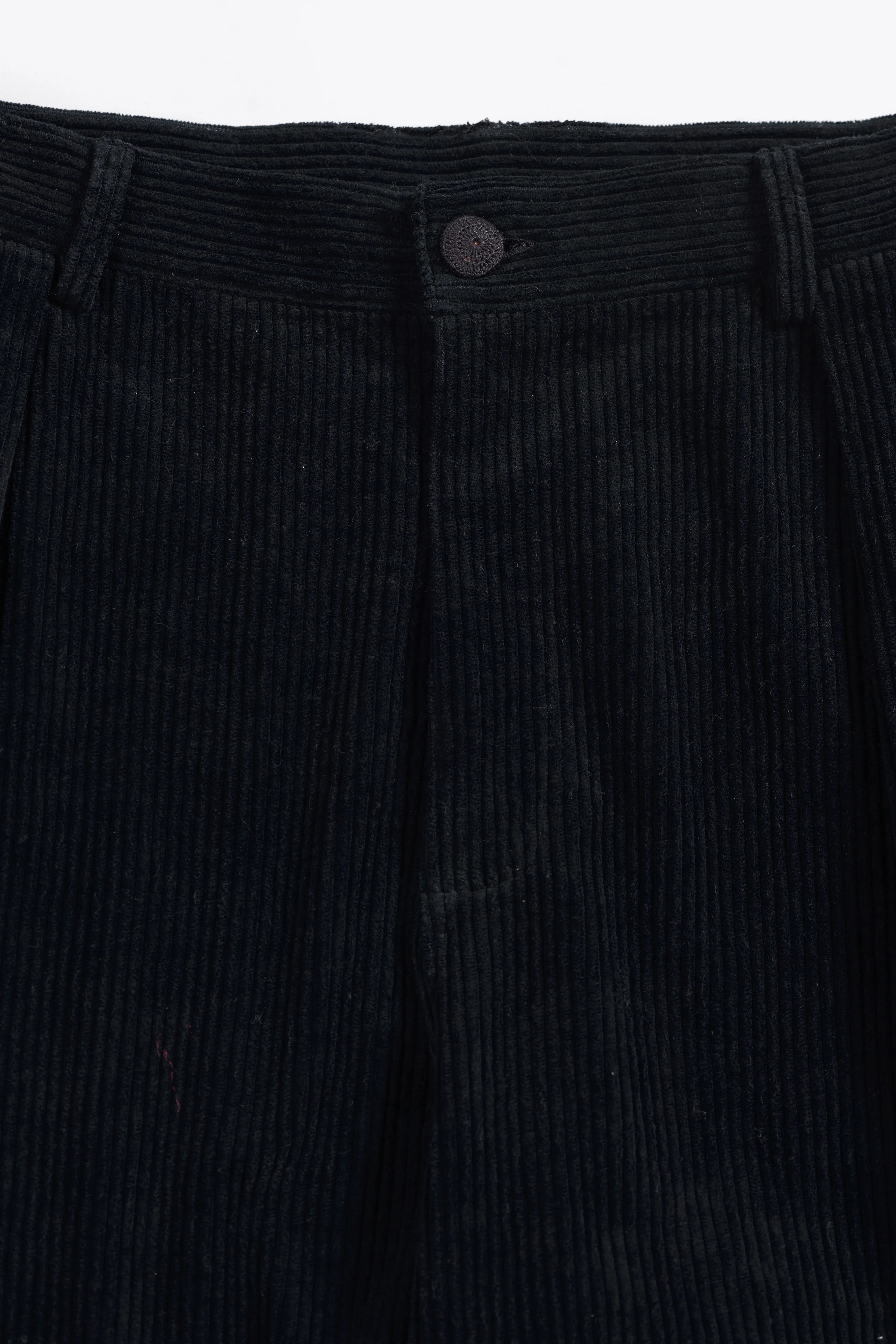 BLACK PLEATED CORDUROY SHORTS