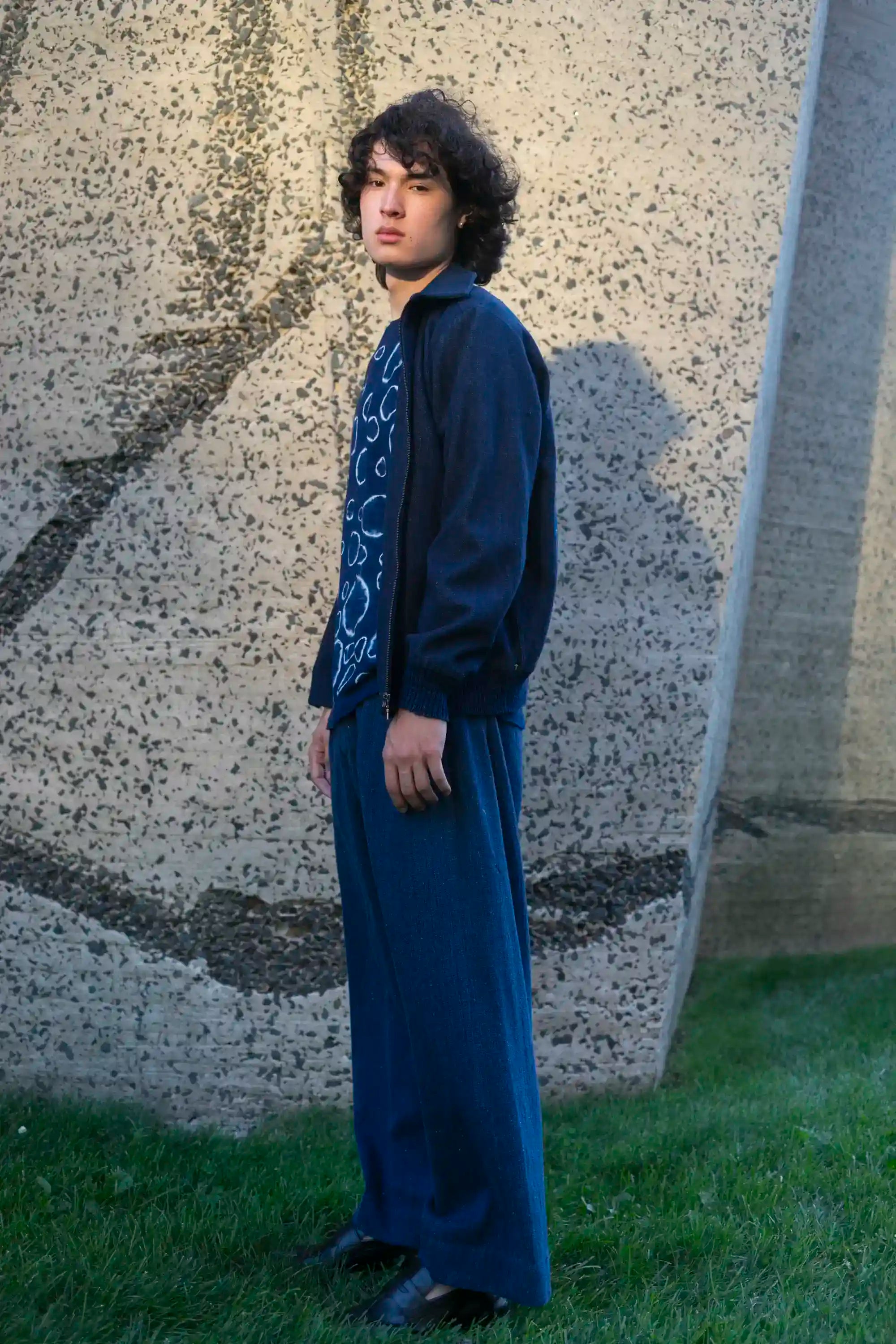 A side shot of a man wearing indigo cotton denim pant