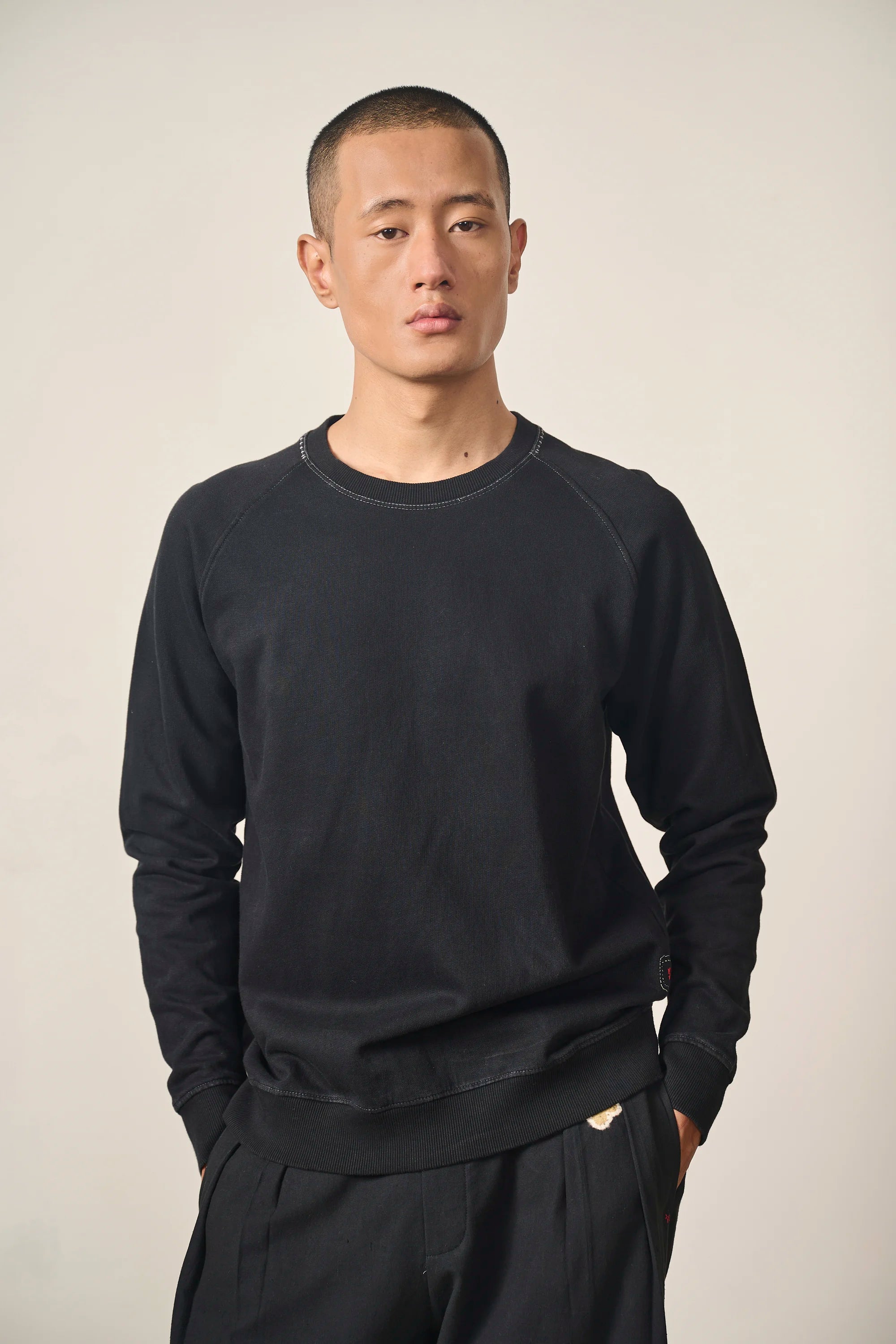 A man wearing back cotton sweatshirt