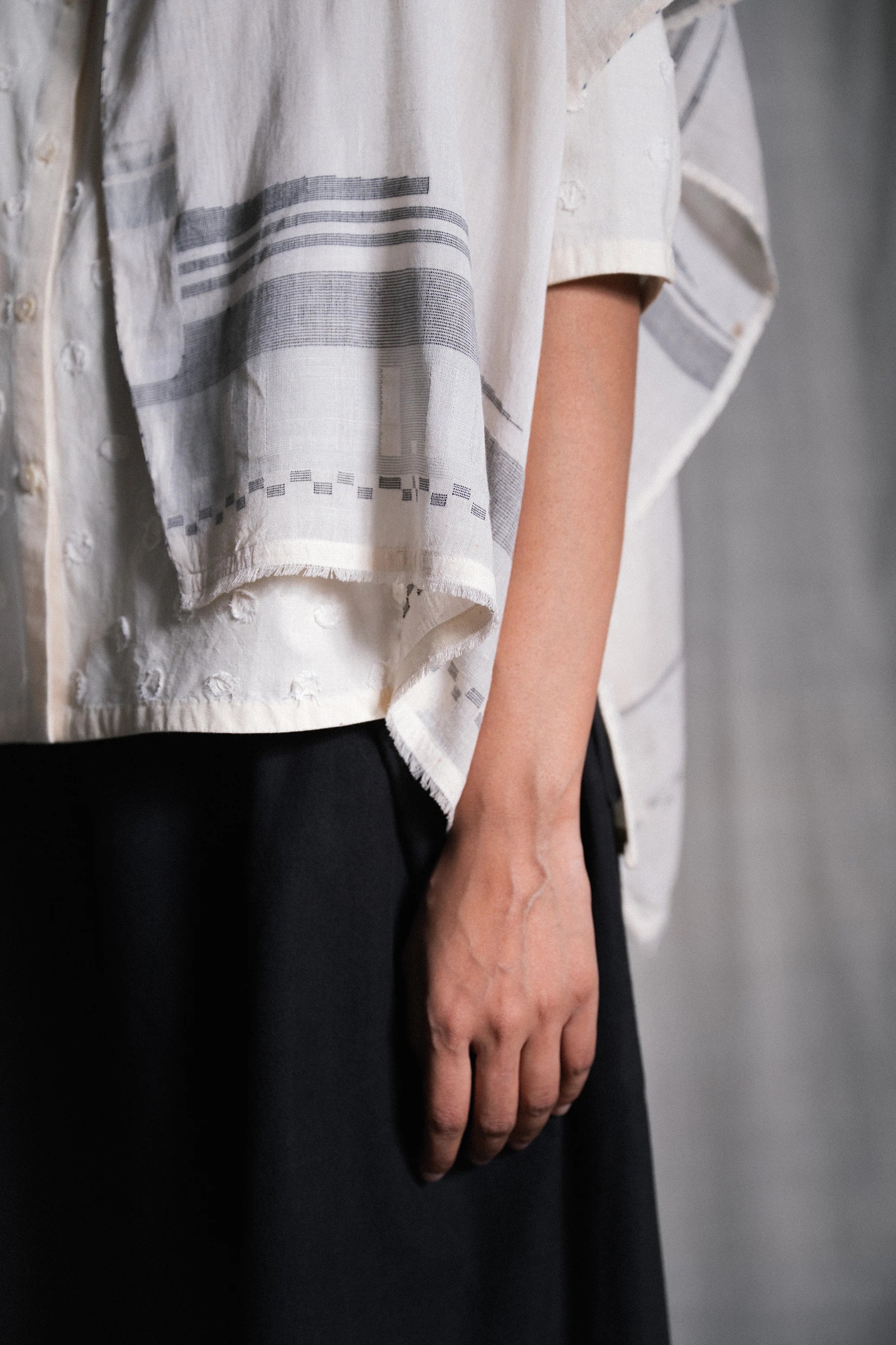 Swish Cape in jamdani