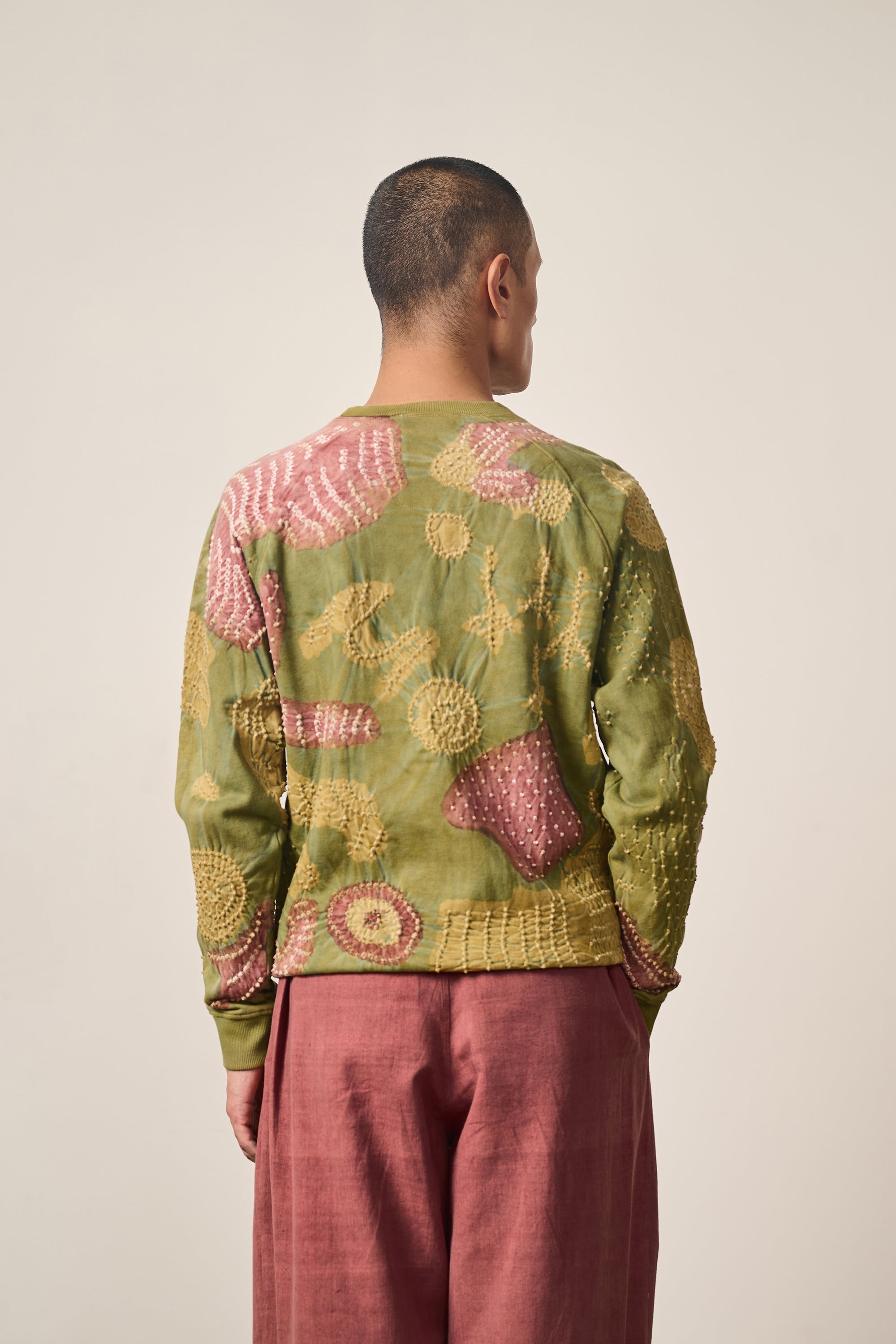 MULTICOLOUR HANDPAINTED SWEATSHIRT CRAFTED WITH BANDHANI
