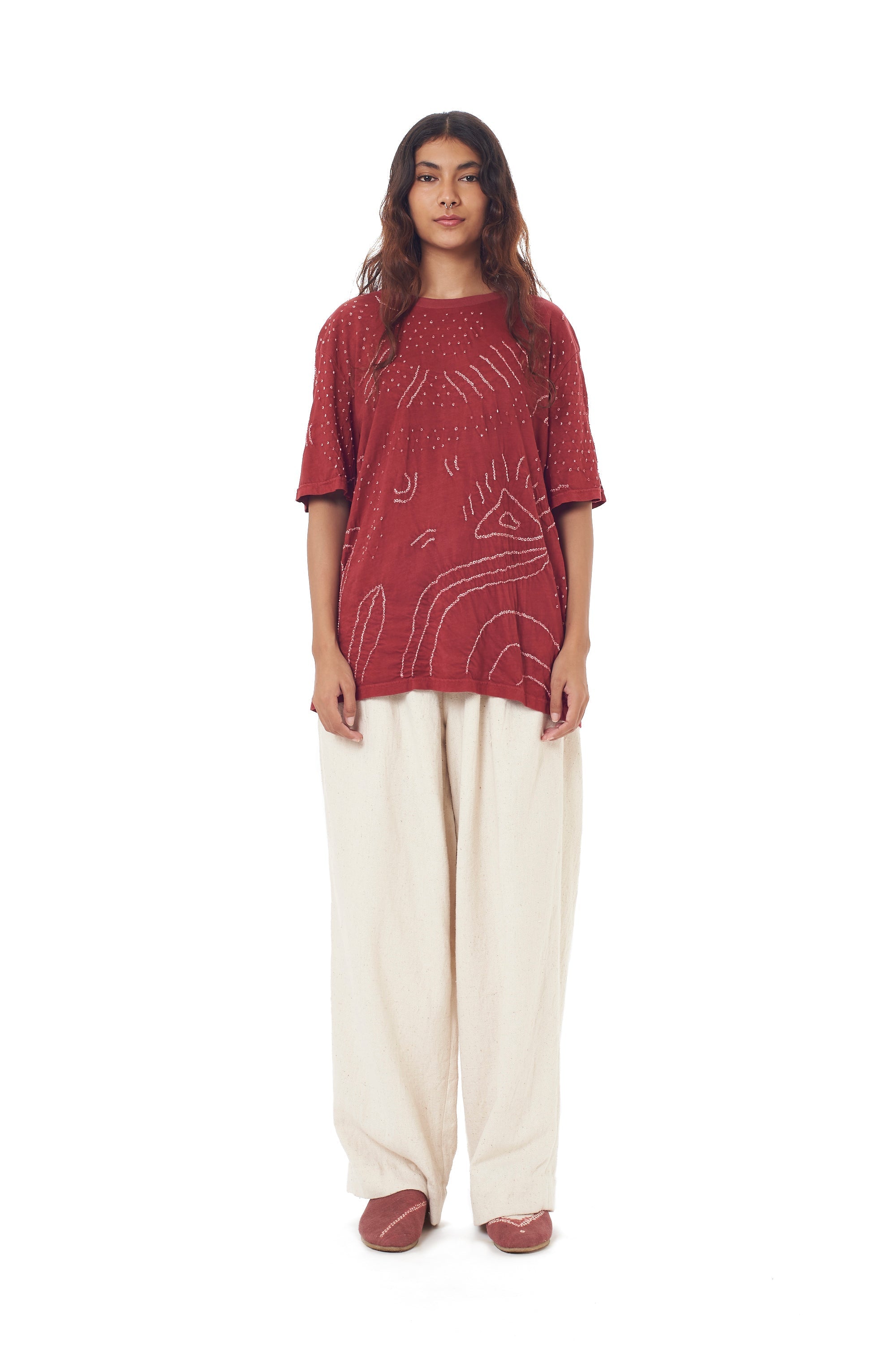 CRIMSON PINK STATEMENT T-SHIRT CRAFTED WITH ALL-OVER BANDHANI MOTIFS