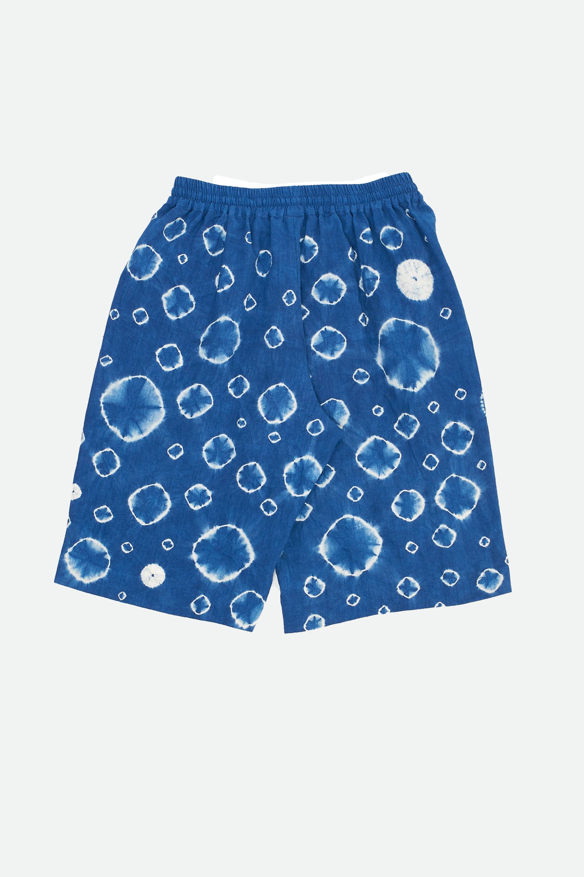 MEDIUM INDIGO RELAXED ORGANIC COTTON SHORTS SPECKLED WITH SHIBORI PATTERN