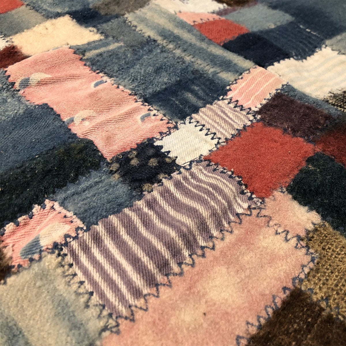 MINI PATCHWORK QUILT