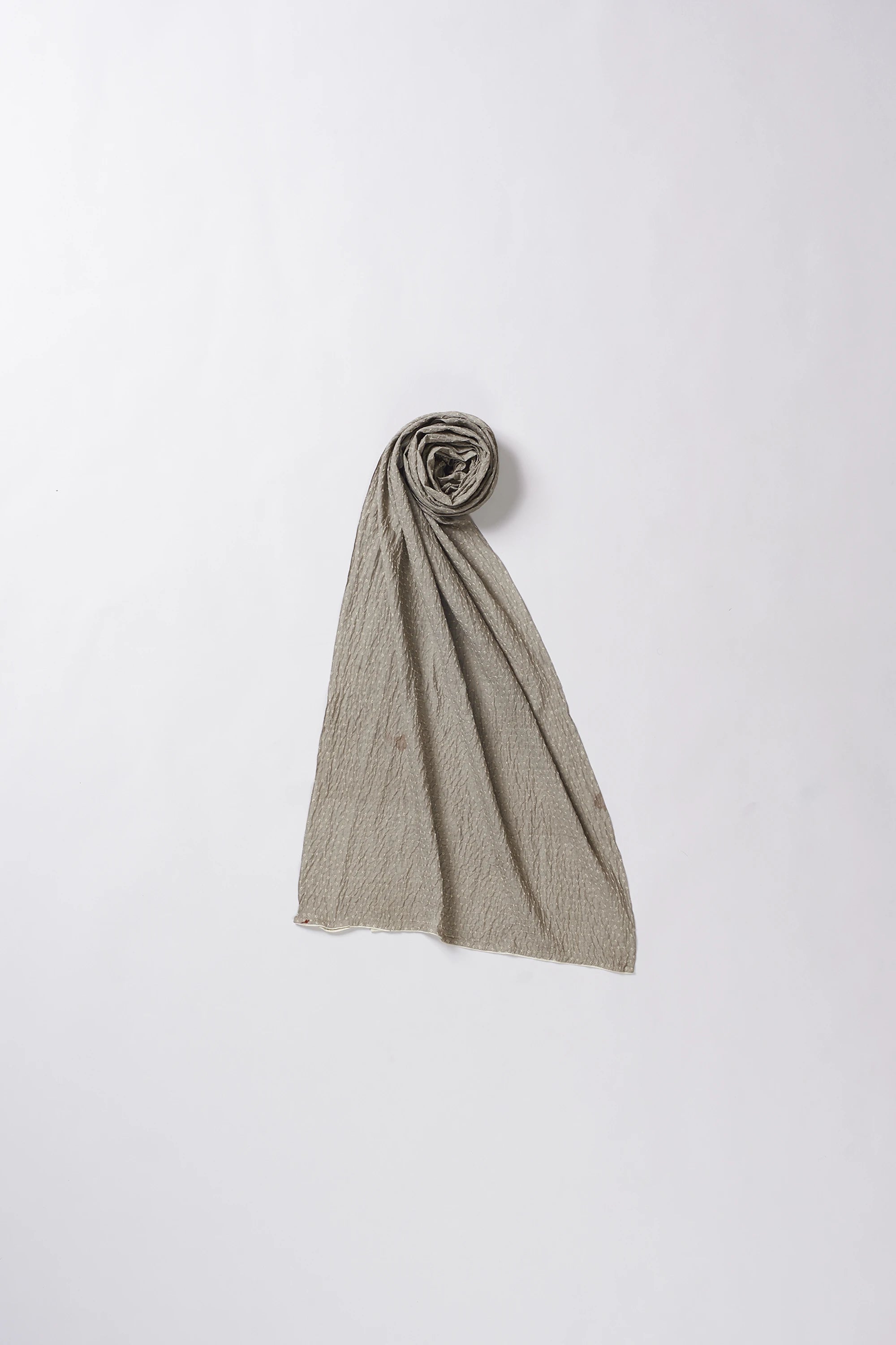 SCARF IN SMOKE COLOR