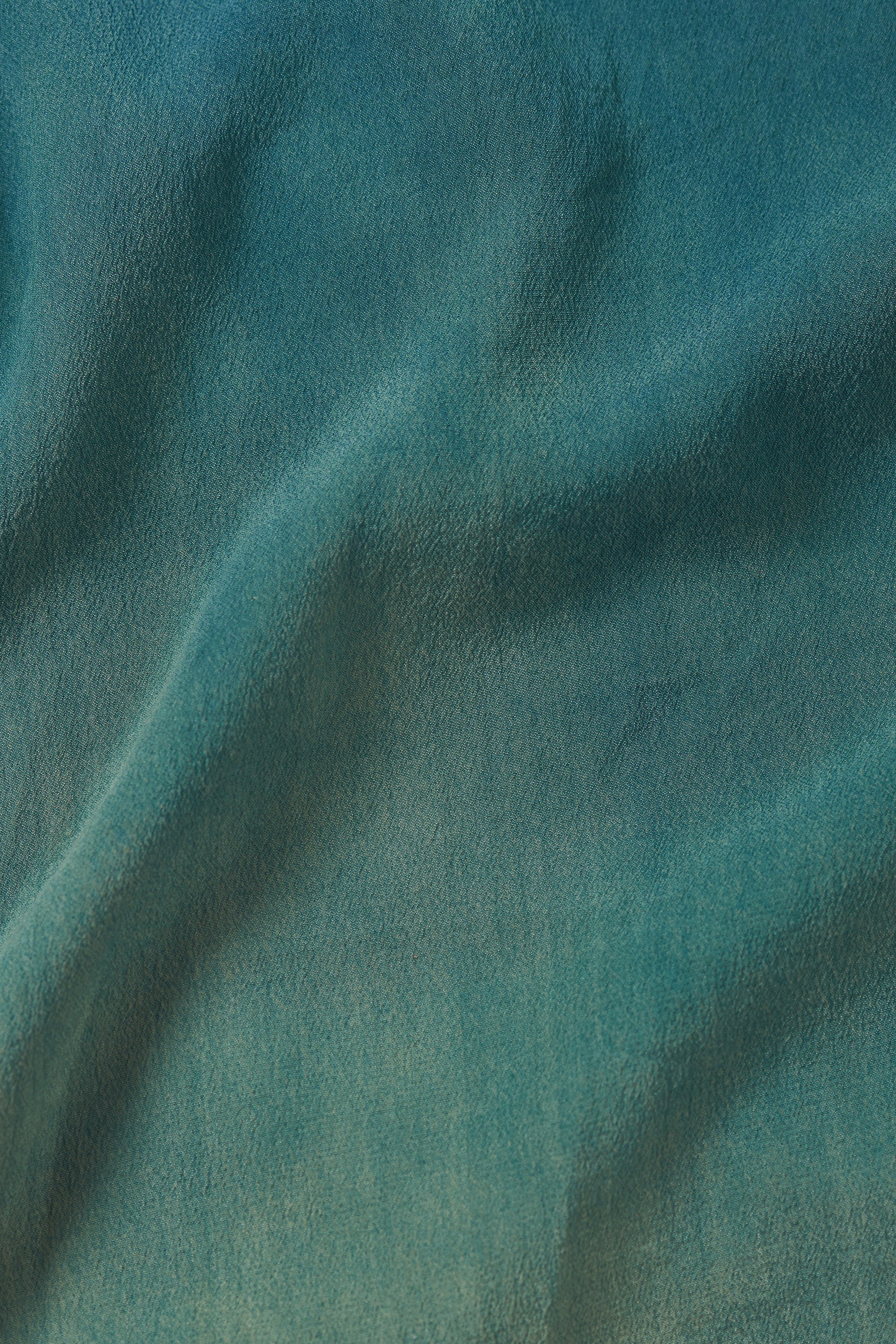SHIRT IN LEAF GREEN