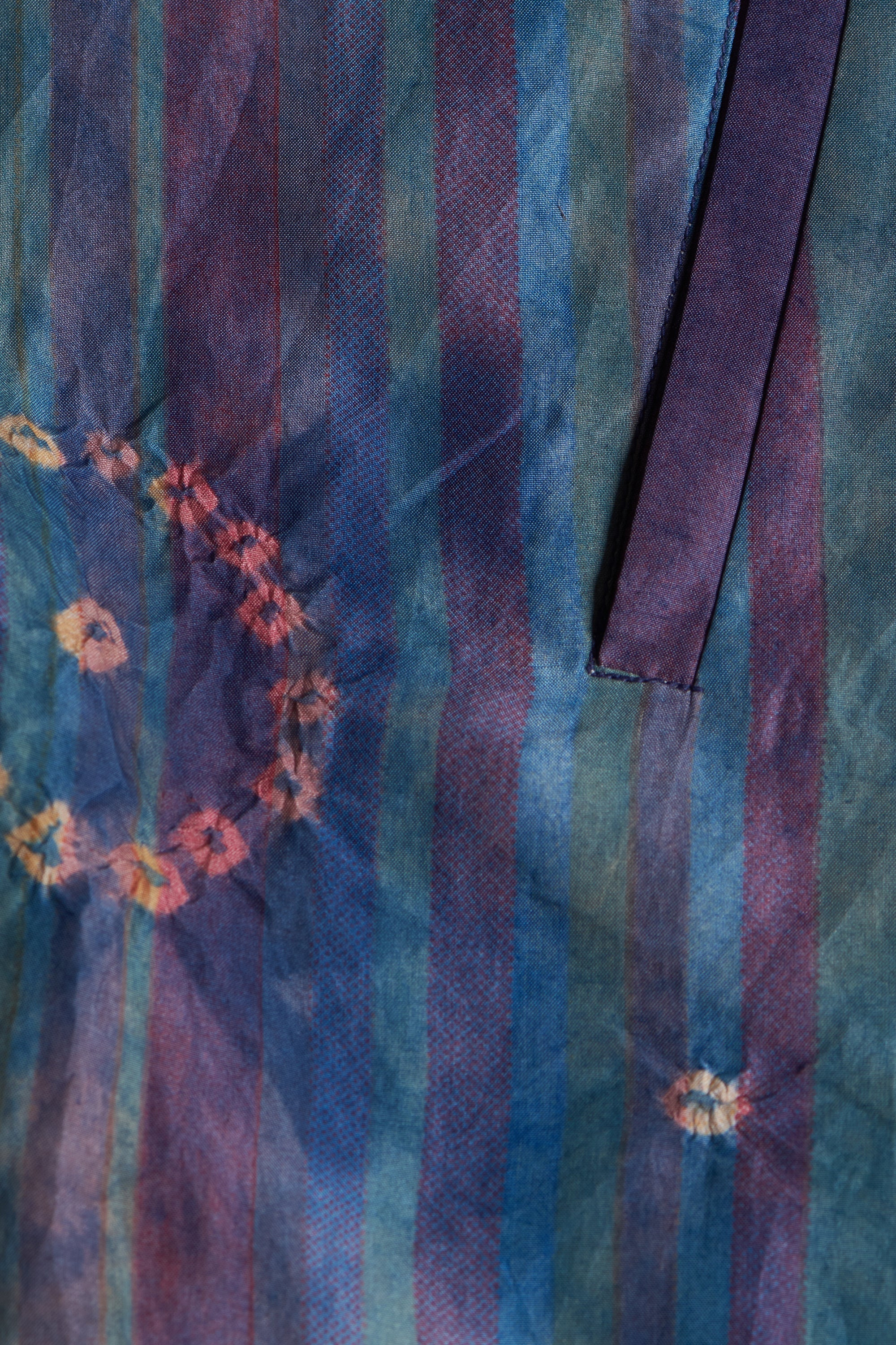 MEDIUM INDIGO MULTICOLORED BANDHANI SILK SHIRT