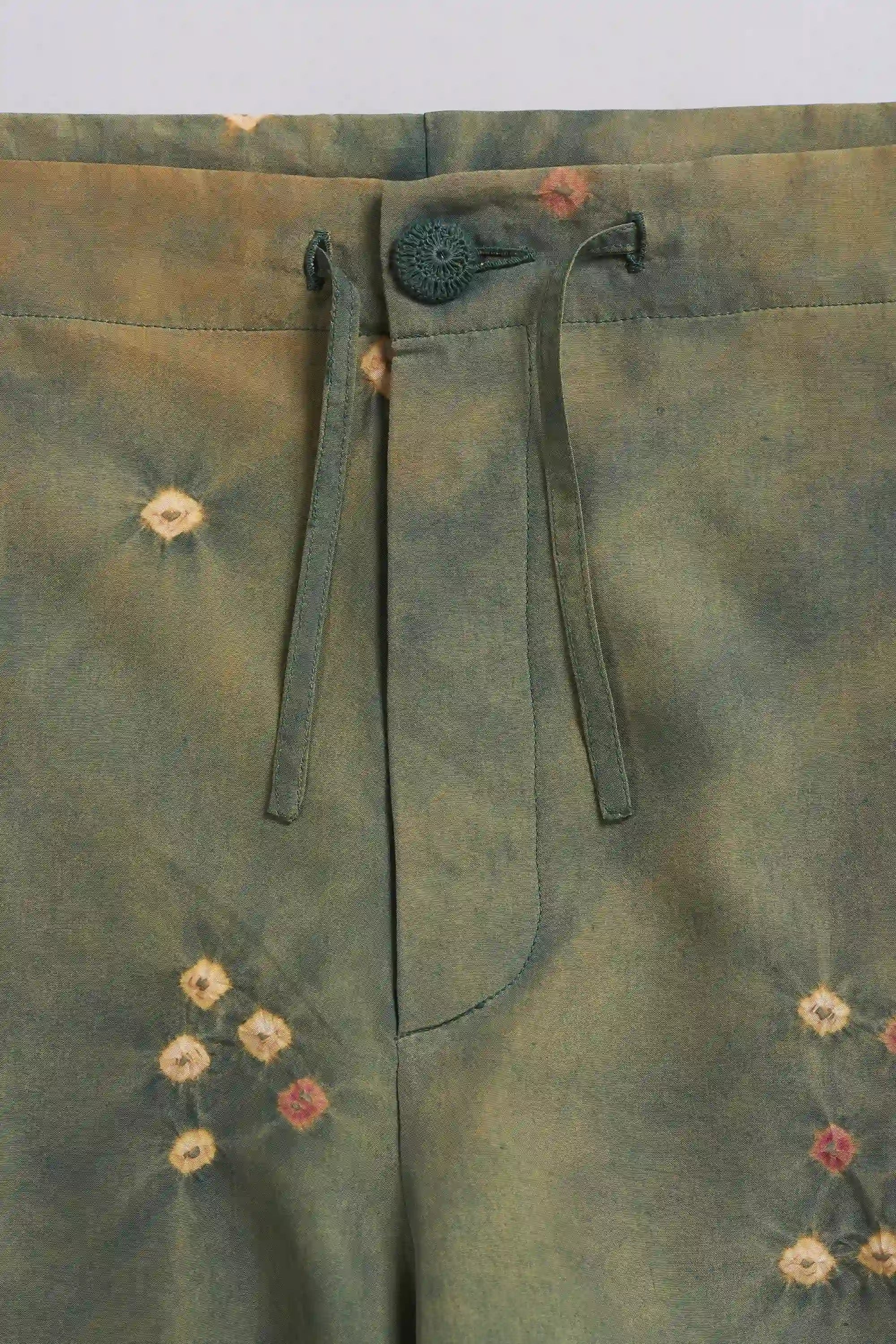 Bandhani Relaxed Fit Pant in Leaf Green