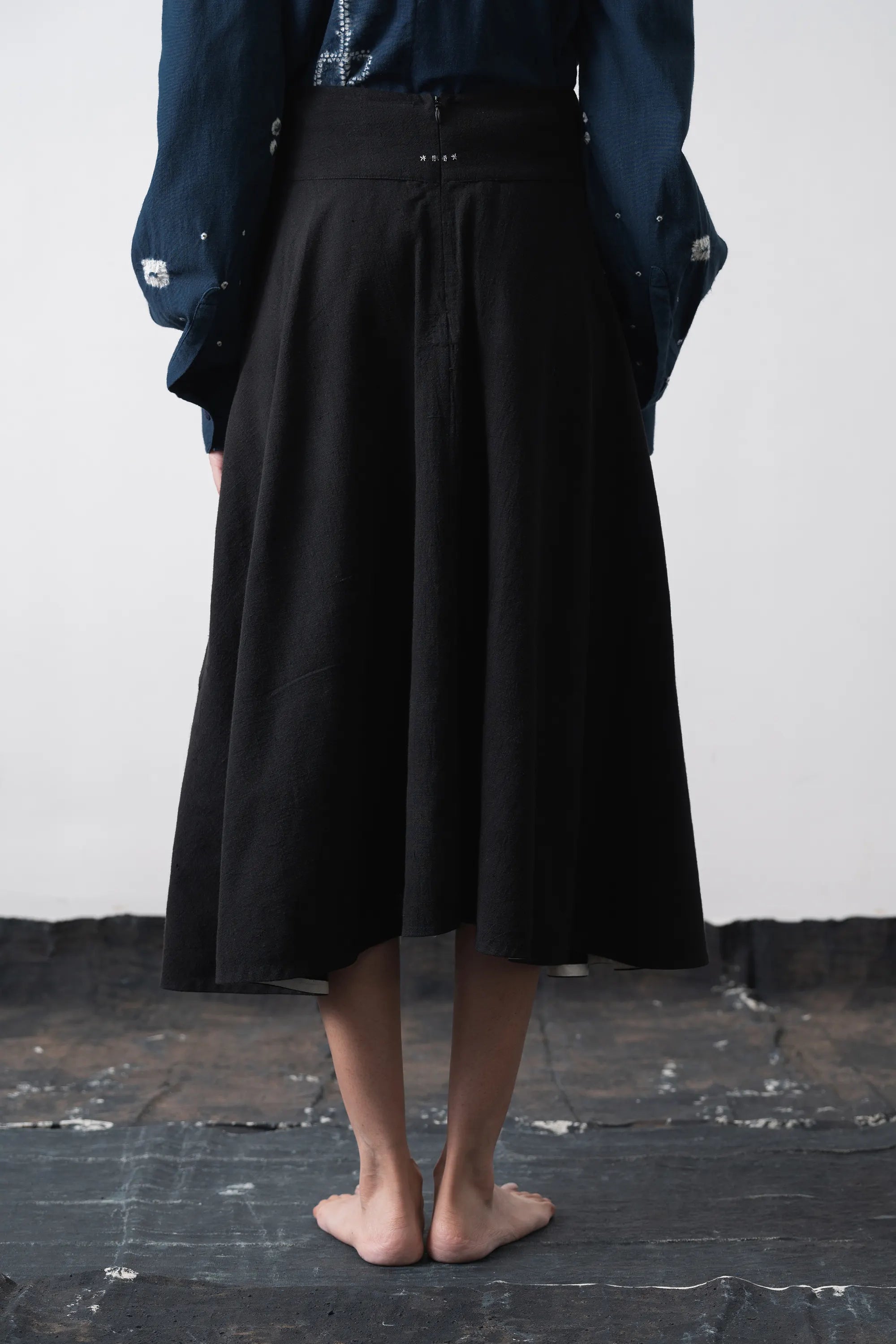 Light Volume Skirt in Black