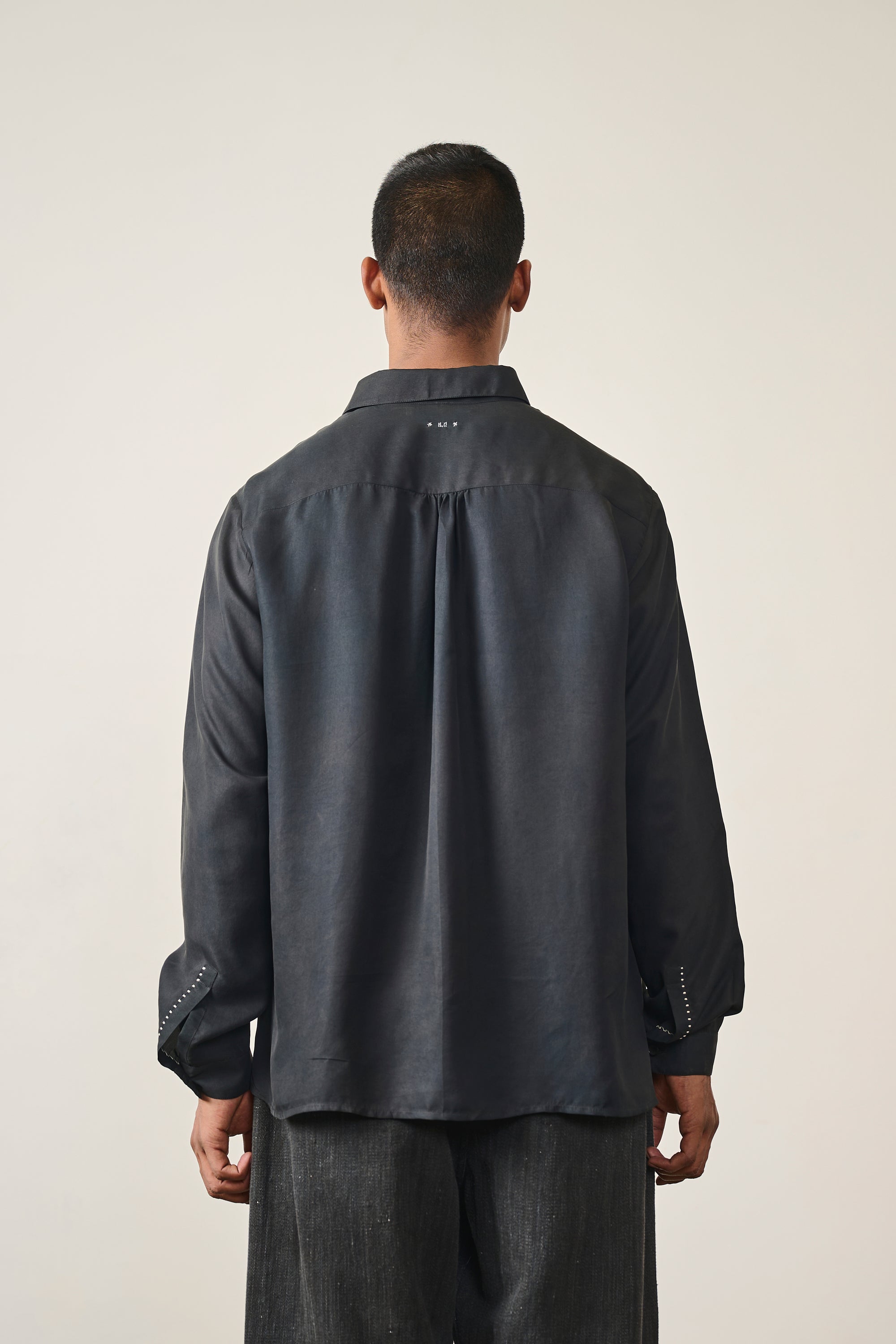 BLACK UNISEX SHIRT