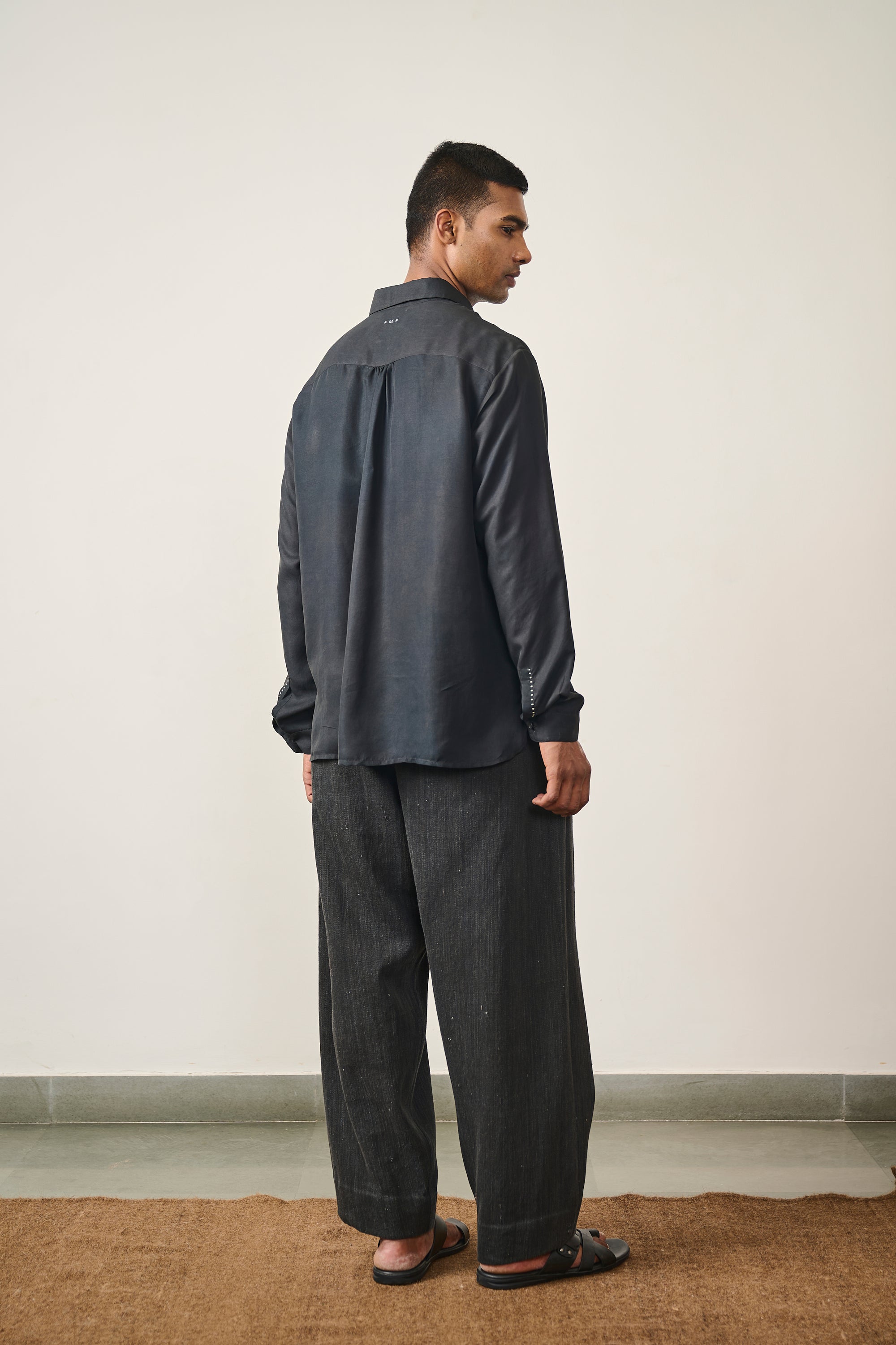 BLACK UNISEX SHIRT