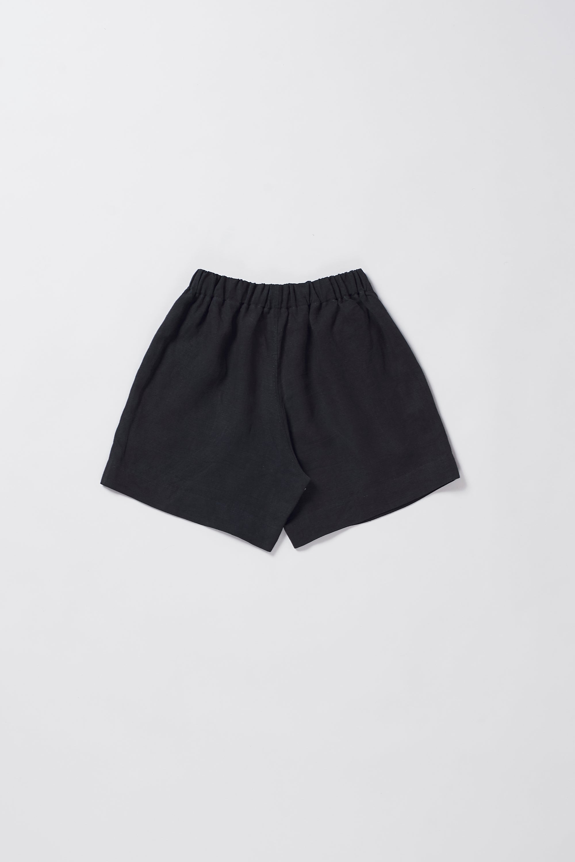 LINEN SHORTS IN BLACK