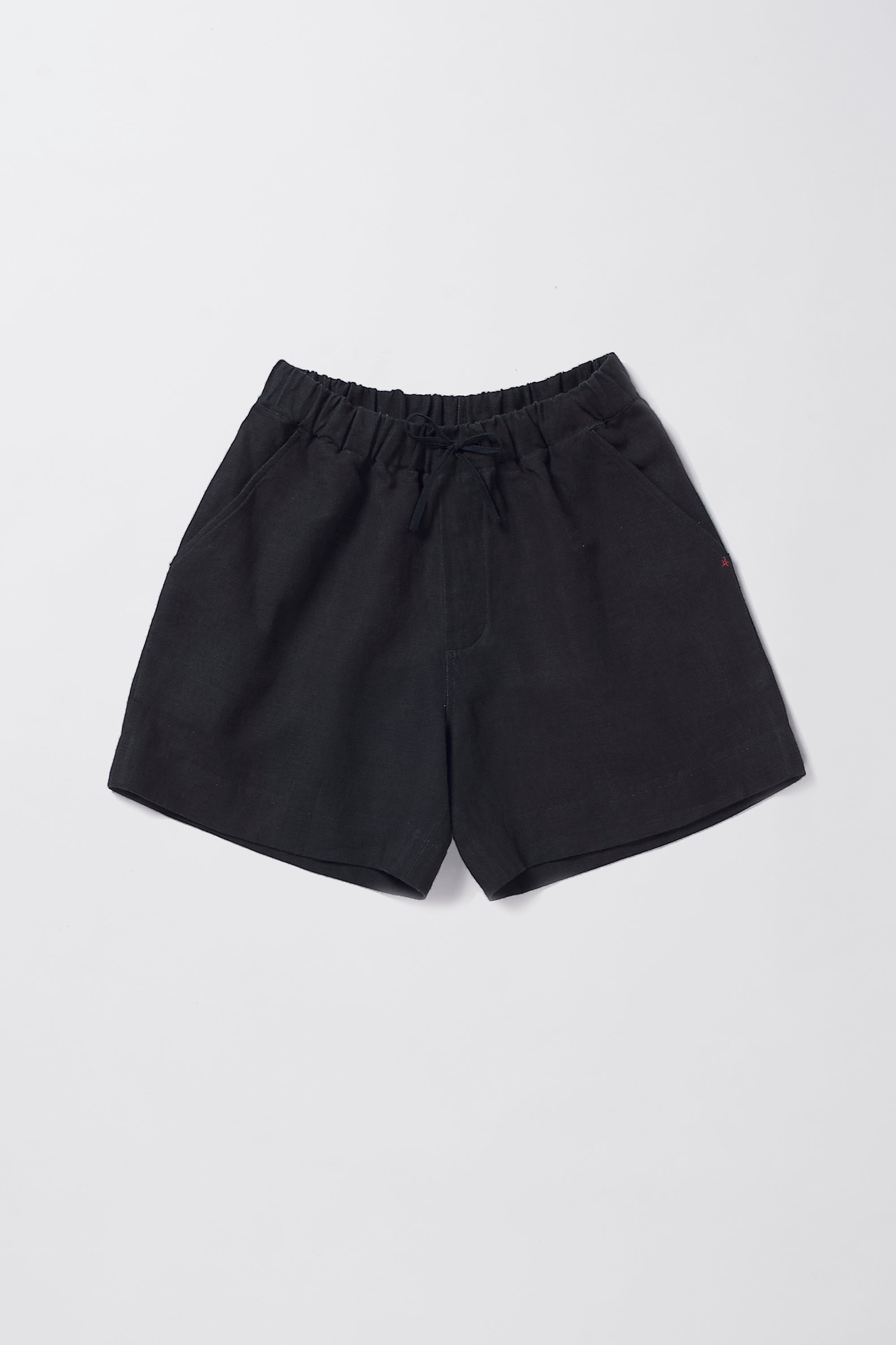 LINEN SHORTS IN BLACK