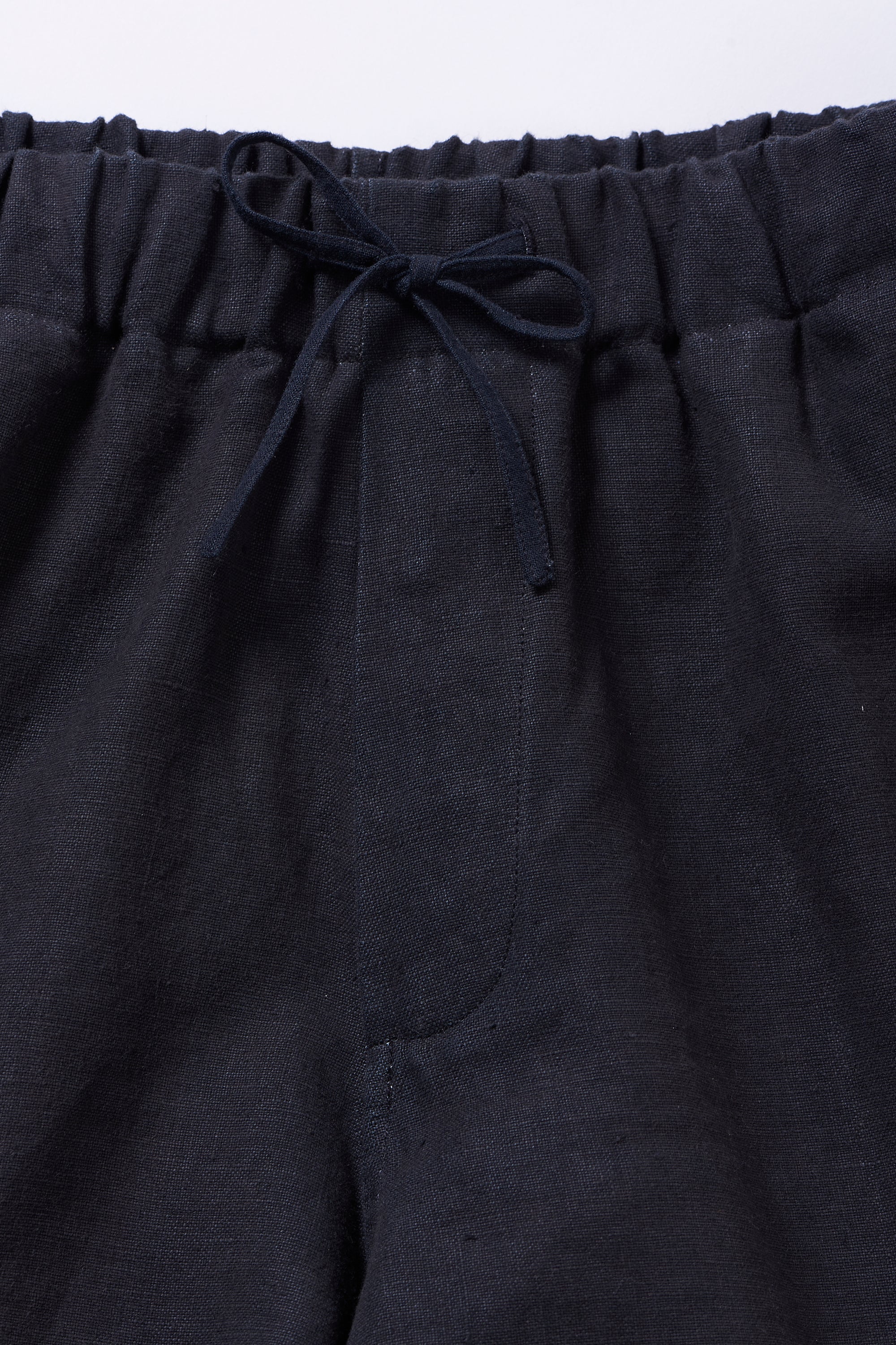 LINEN SHORTS IN BLACK