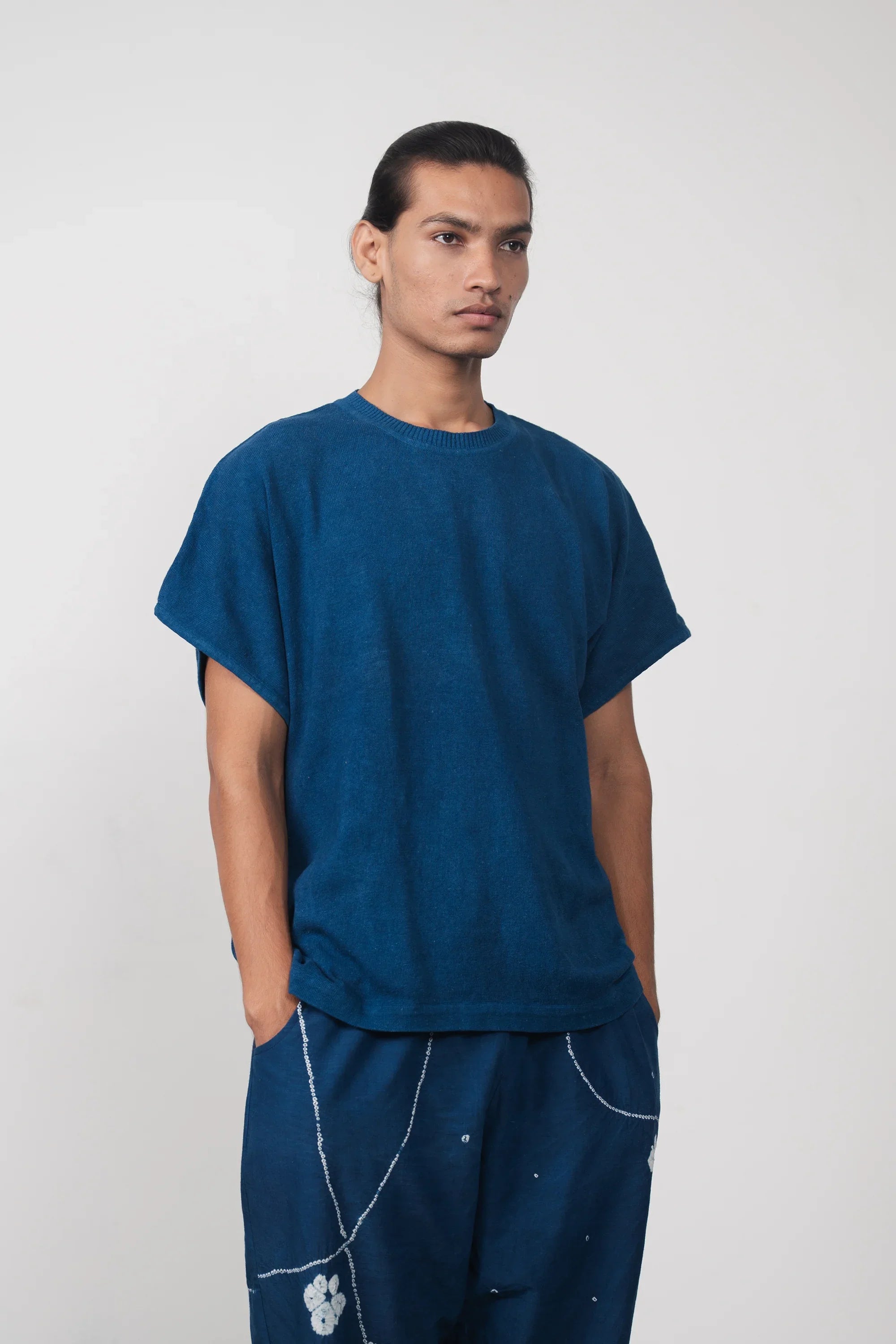 RELAXED FIT T-SHIRT IN MEDIUM INDIGO
