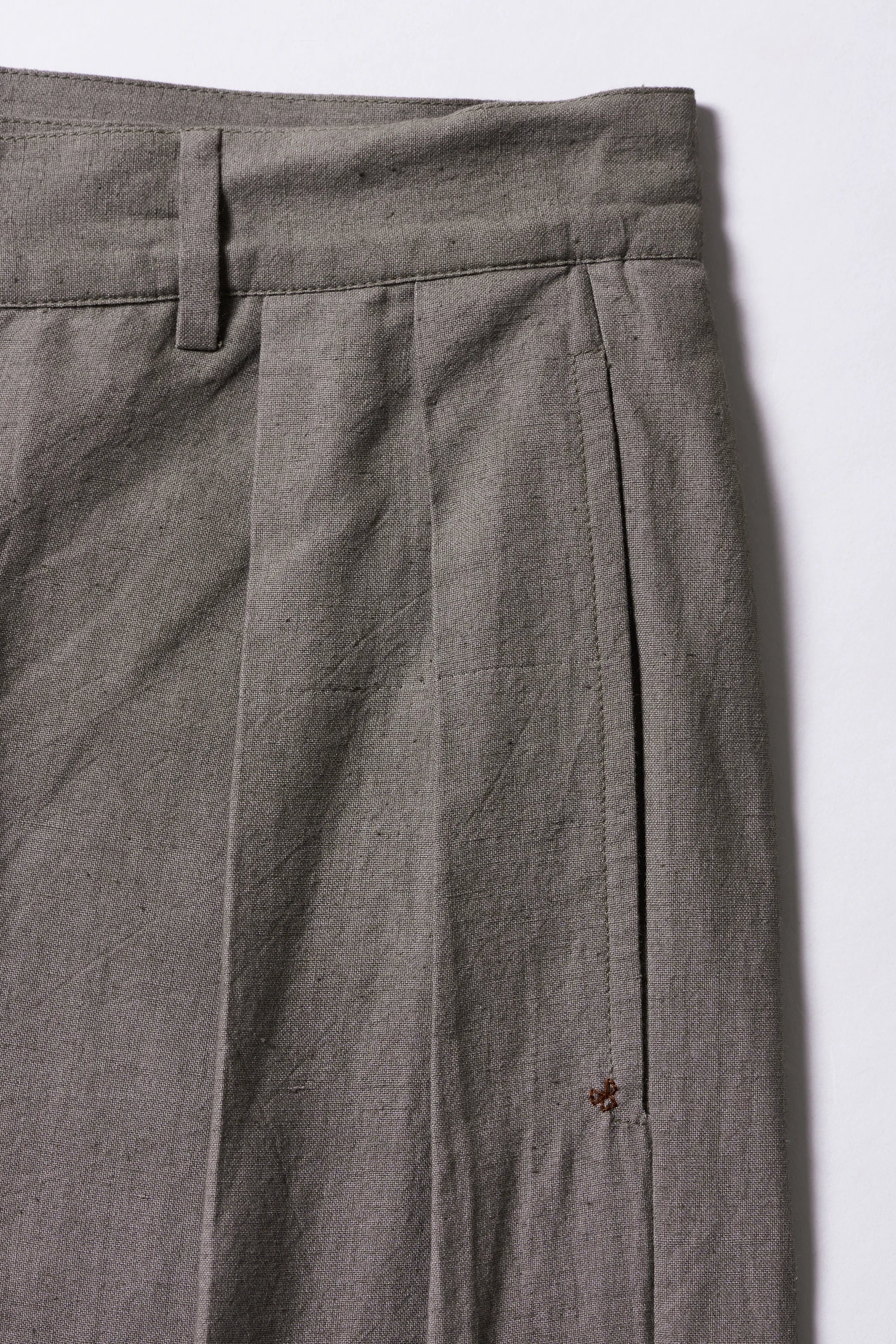 ASH GREY COTTON PLEATED TROUSERS