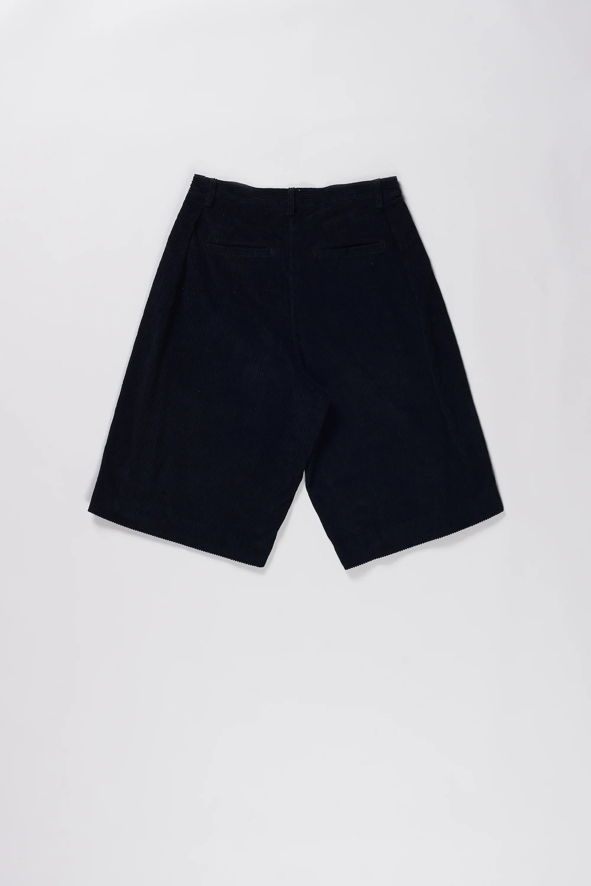 BLACK PLEATED CORDUROY SHORTS