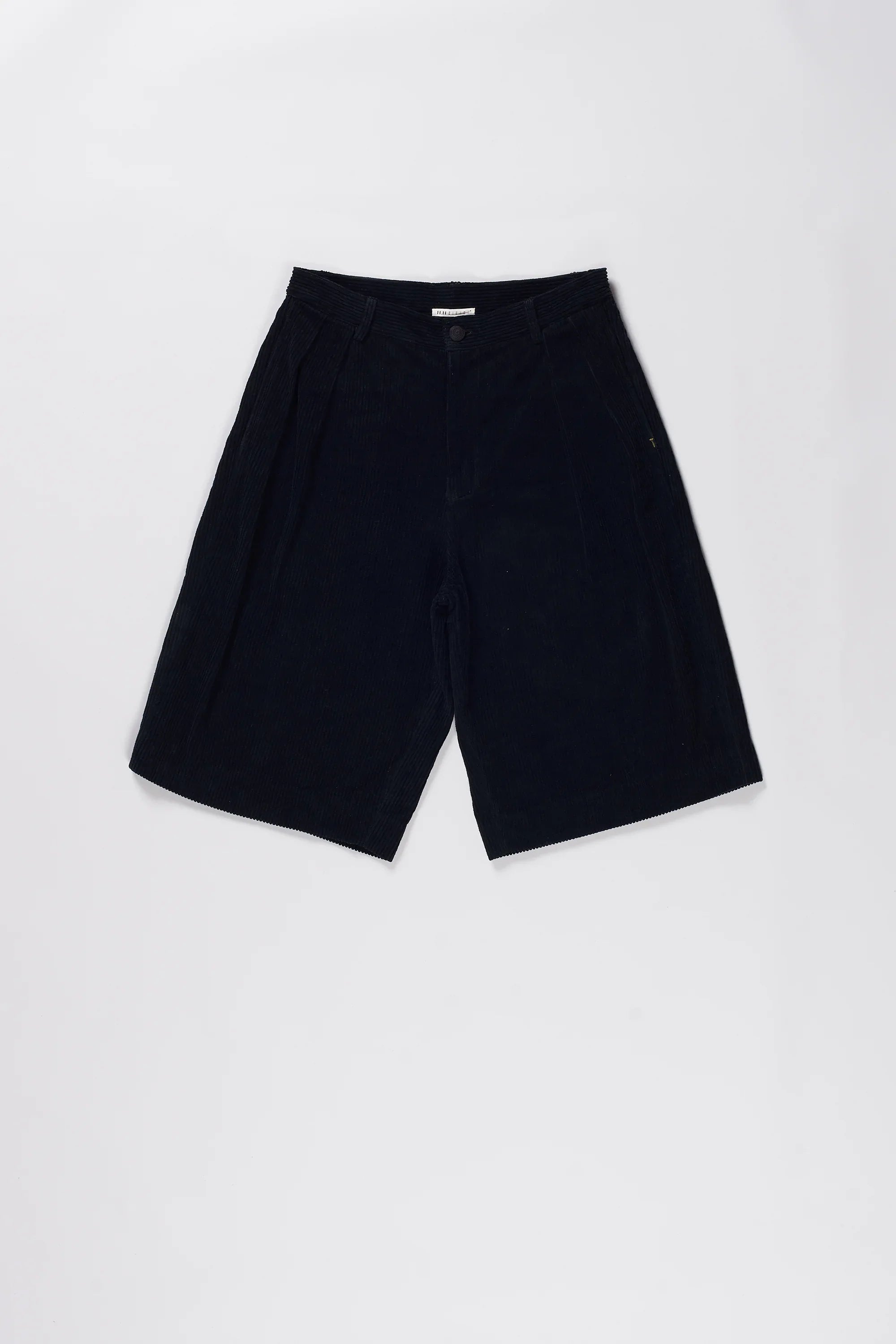 BLACK PLEATED CORDUROY SHORTS