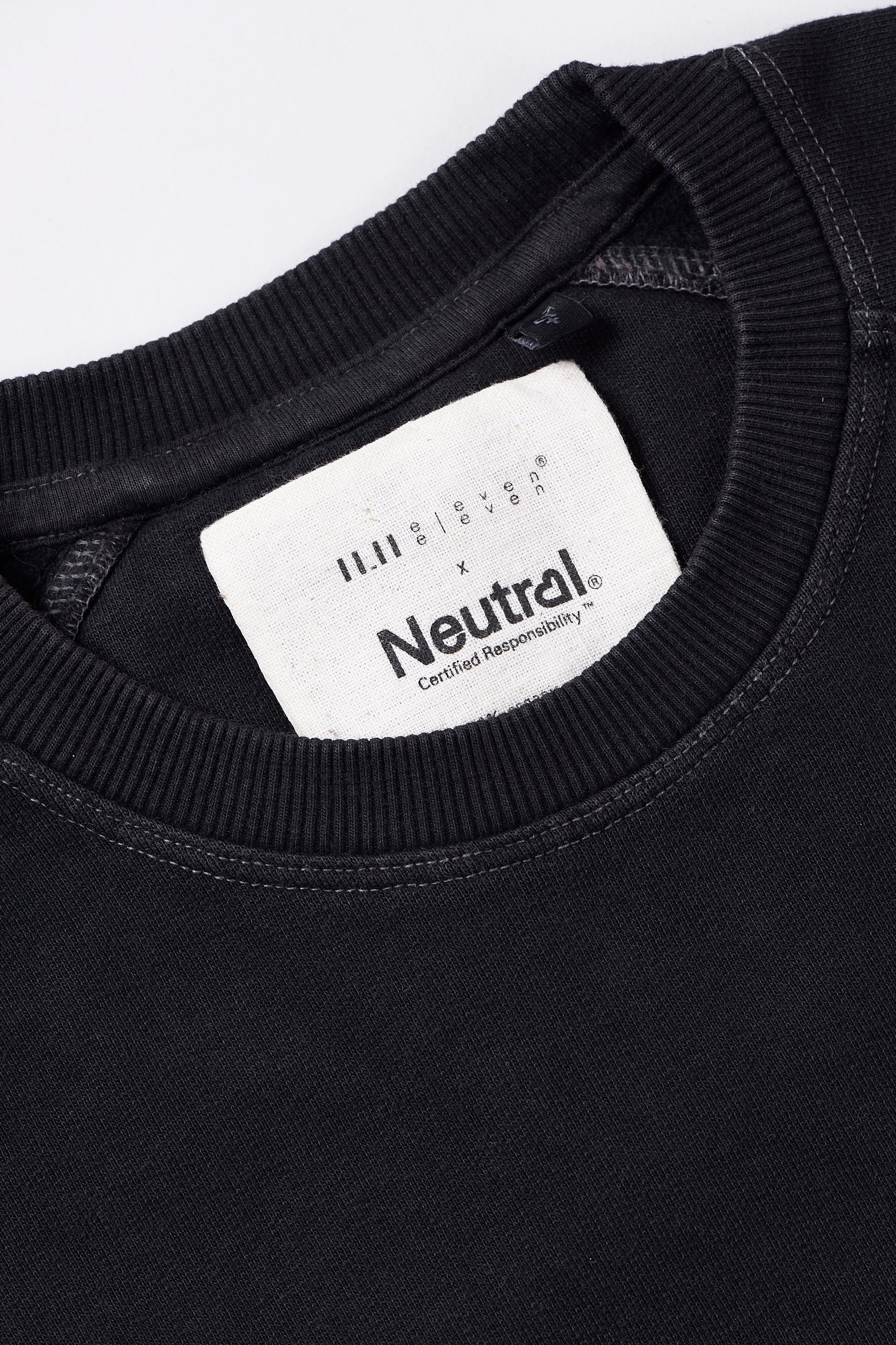 BLACK SOLID UNGENDERED ORGANIC COTTON SWEATSHIRT