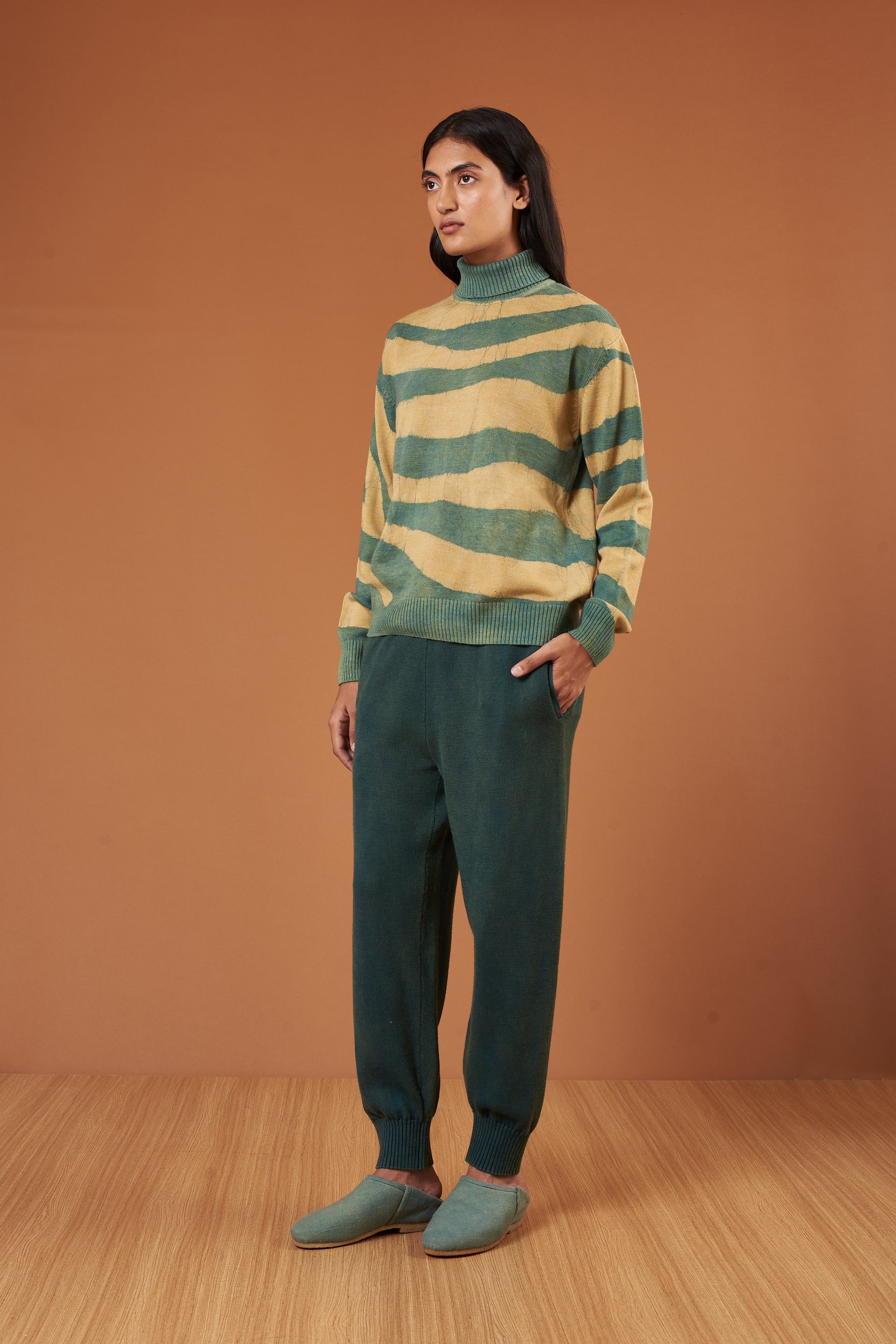 100% WOOL BOTTLE GREEN TROUSERS