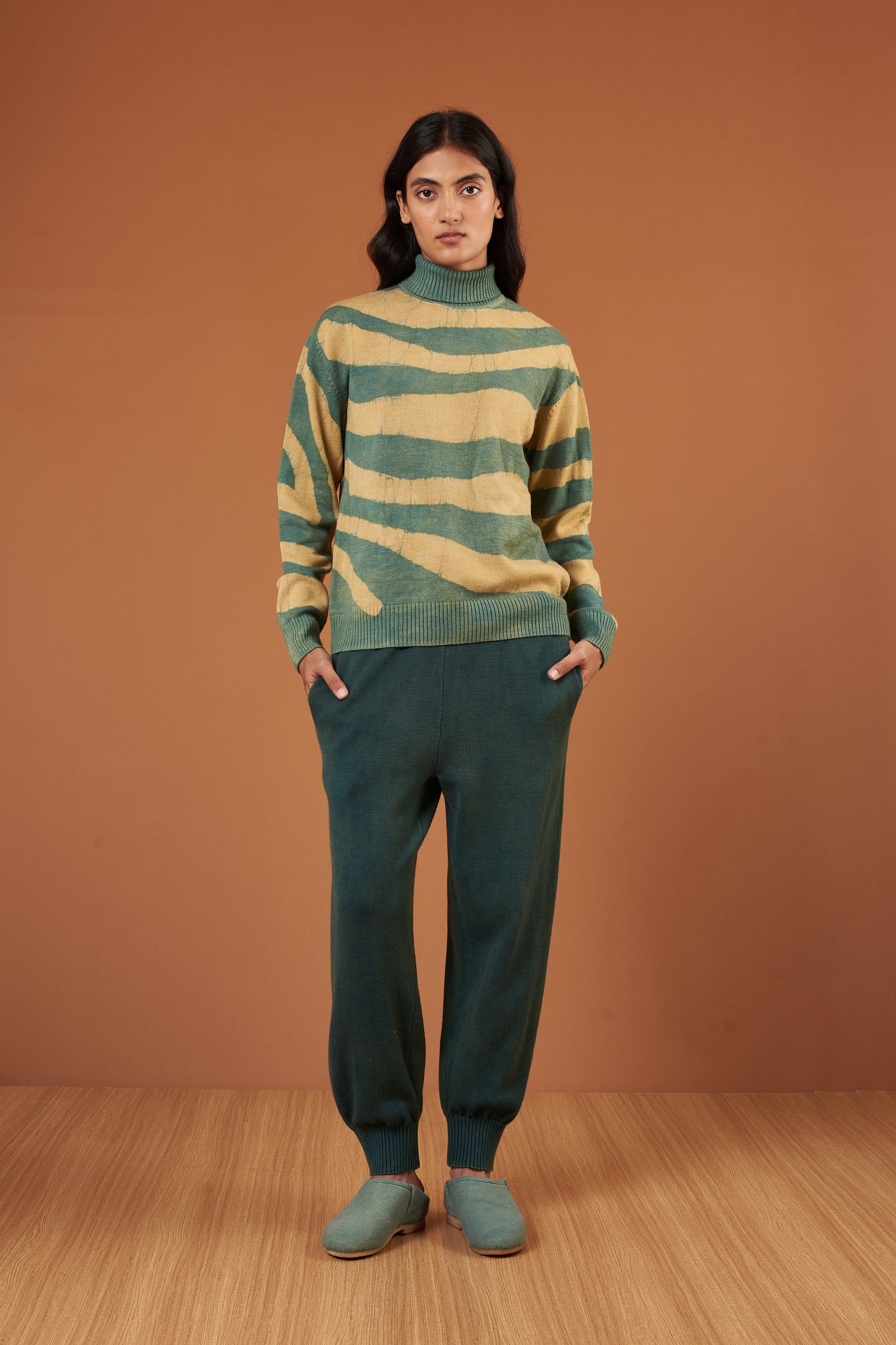 100% WOOL BOTTLE GREEN TROUSERS