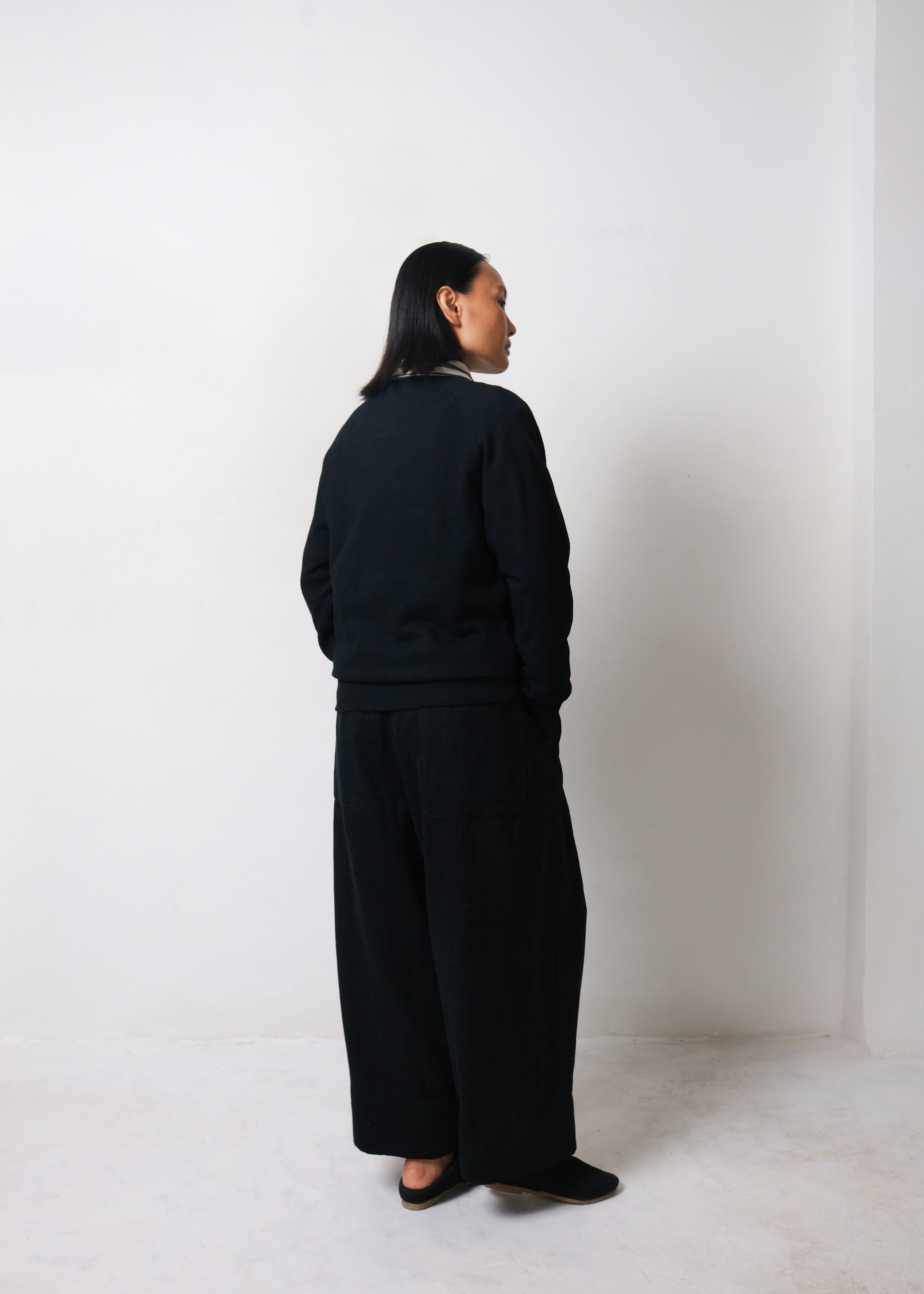 BLACK LINEN PLEATED PANTS