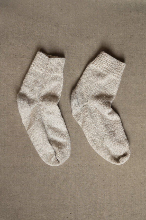 HAND-KNITTED PAIR OF SOCKS IN ECRU