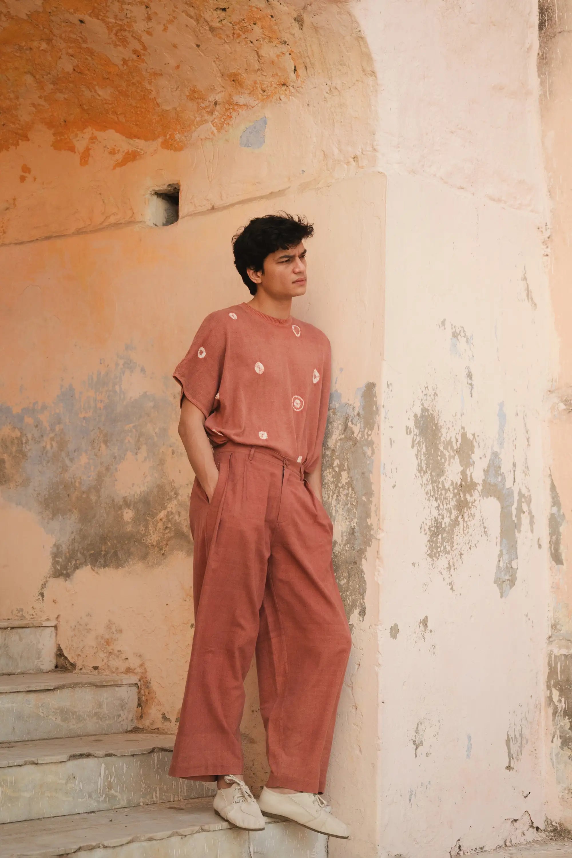 A man wearing rouge pink pant with shibori rouge pink t-shirt
