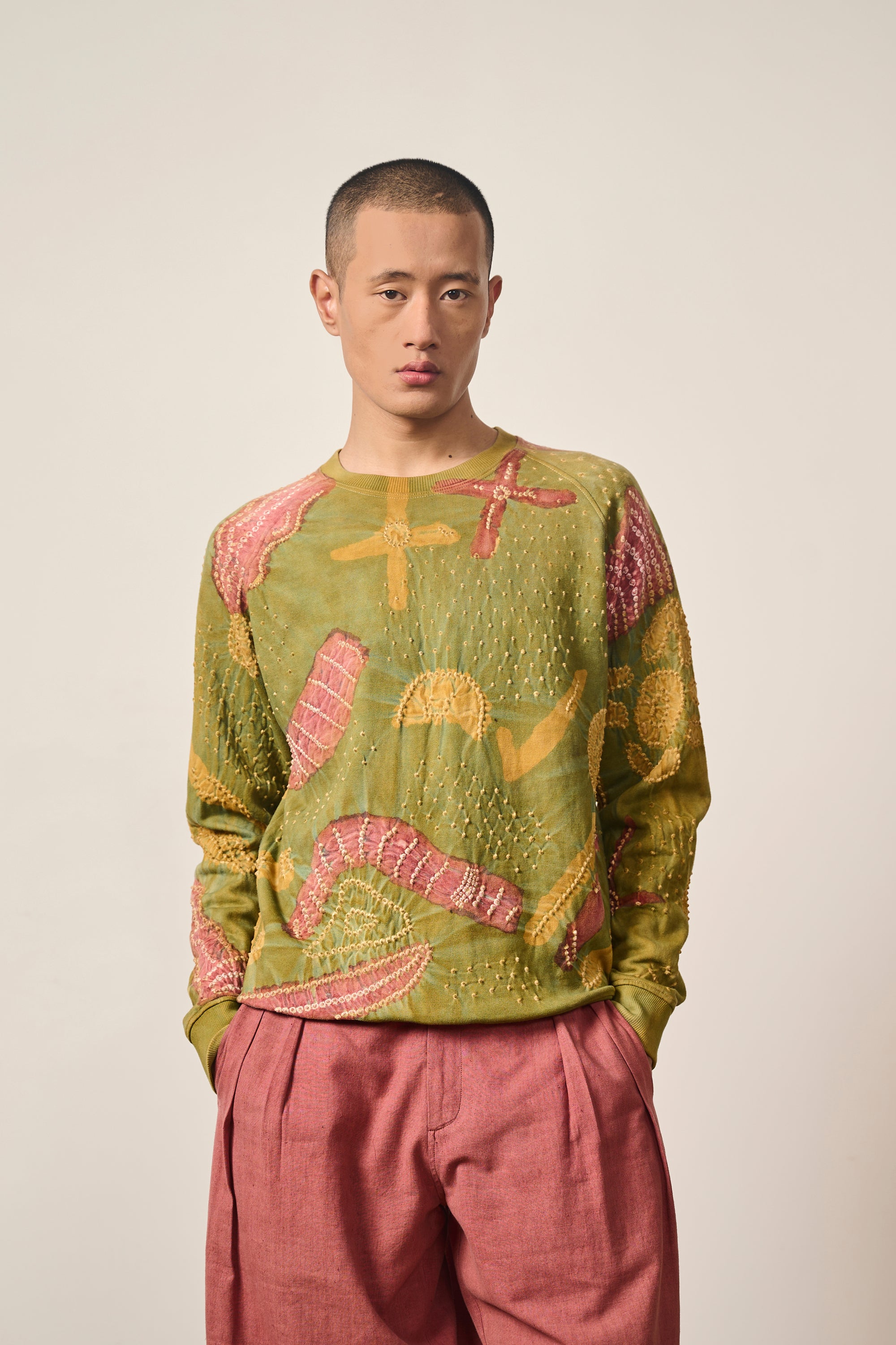 MULTICOLOUR HANDPAINTED SWEATSHIRT CRAFTED WITH BANDHANI