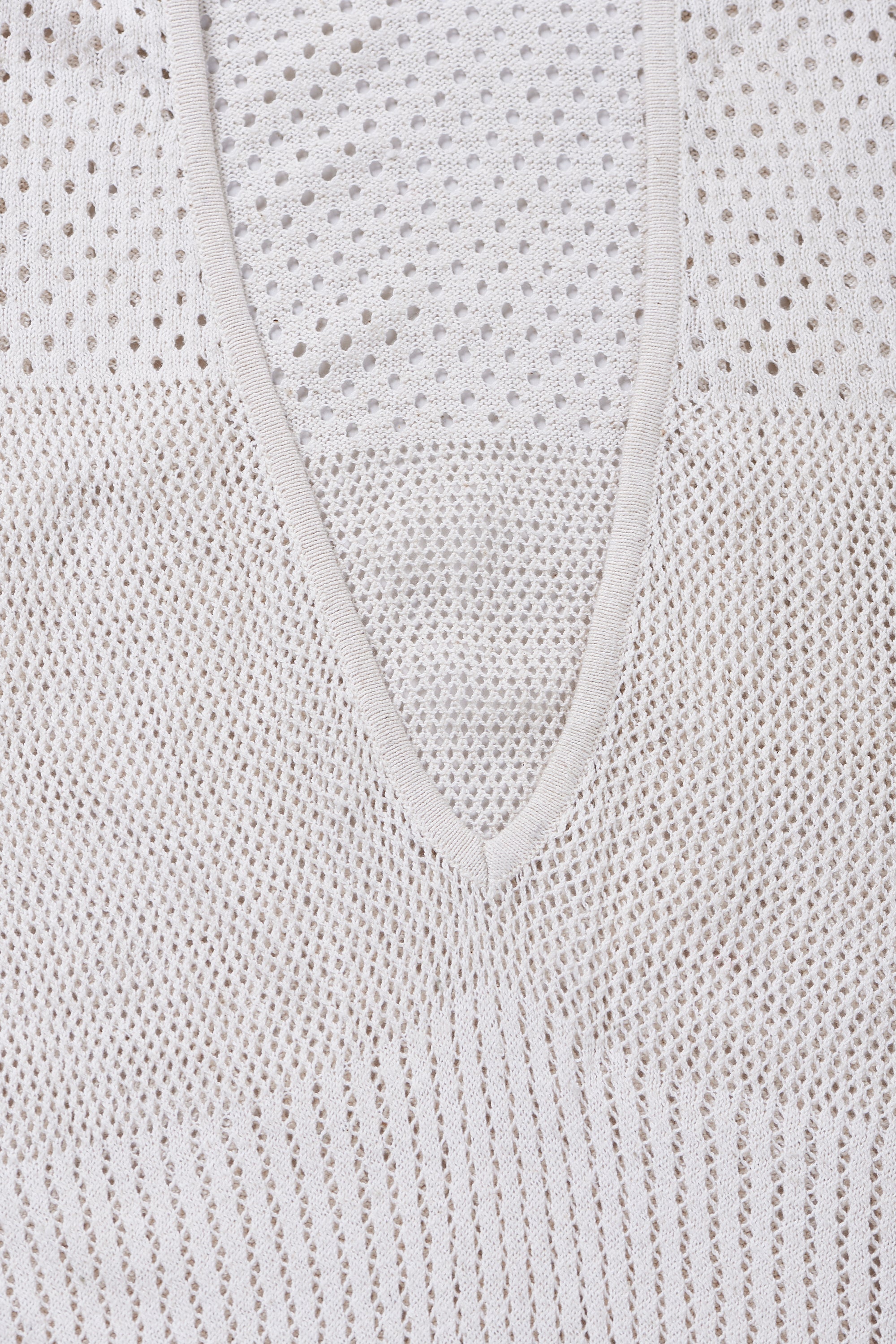 UNDYED COTTON PLUNGE NECK T-SHIRT WITH PATTERN