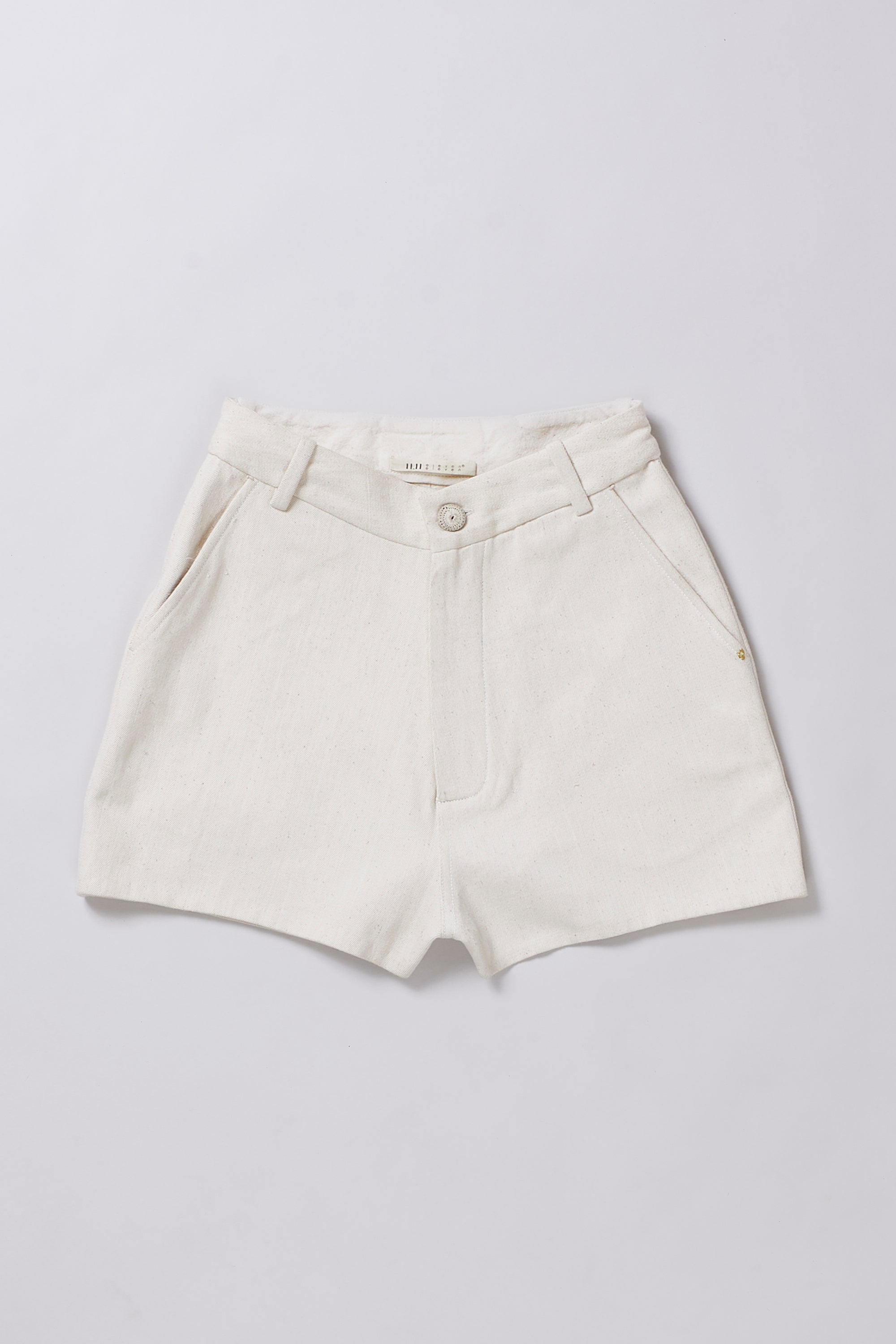 DENIM SHORTS IN ECRU