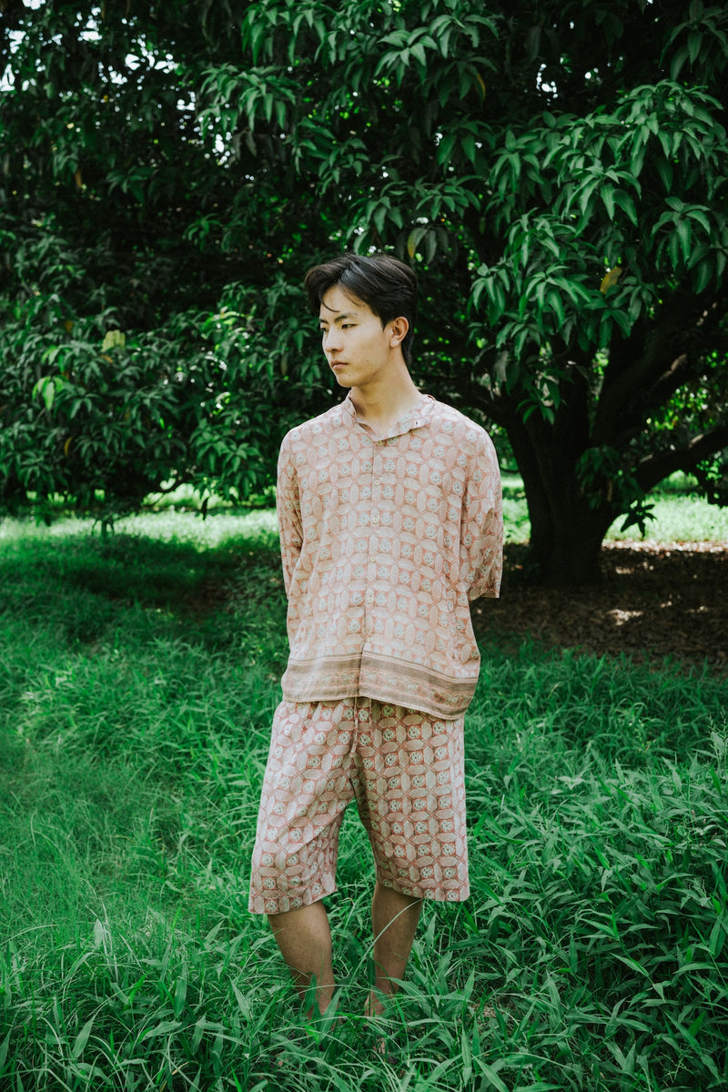 BRICK RED SCREEN PRINT SHORTS