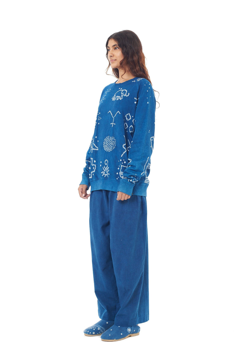 INDIGO ORGANIC COTTON SWEATSHIRT CRAFTED WITH BANDHANI