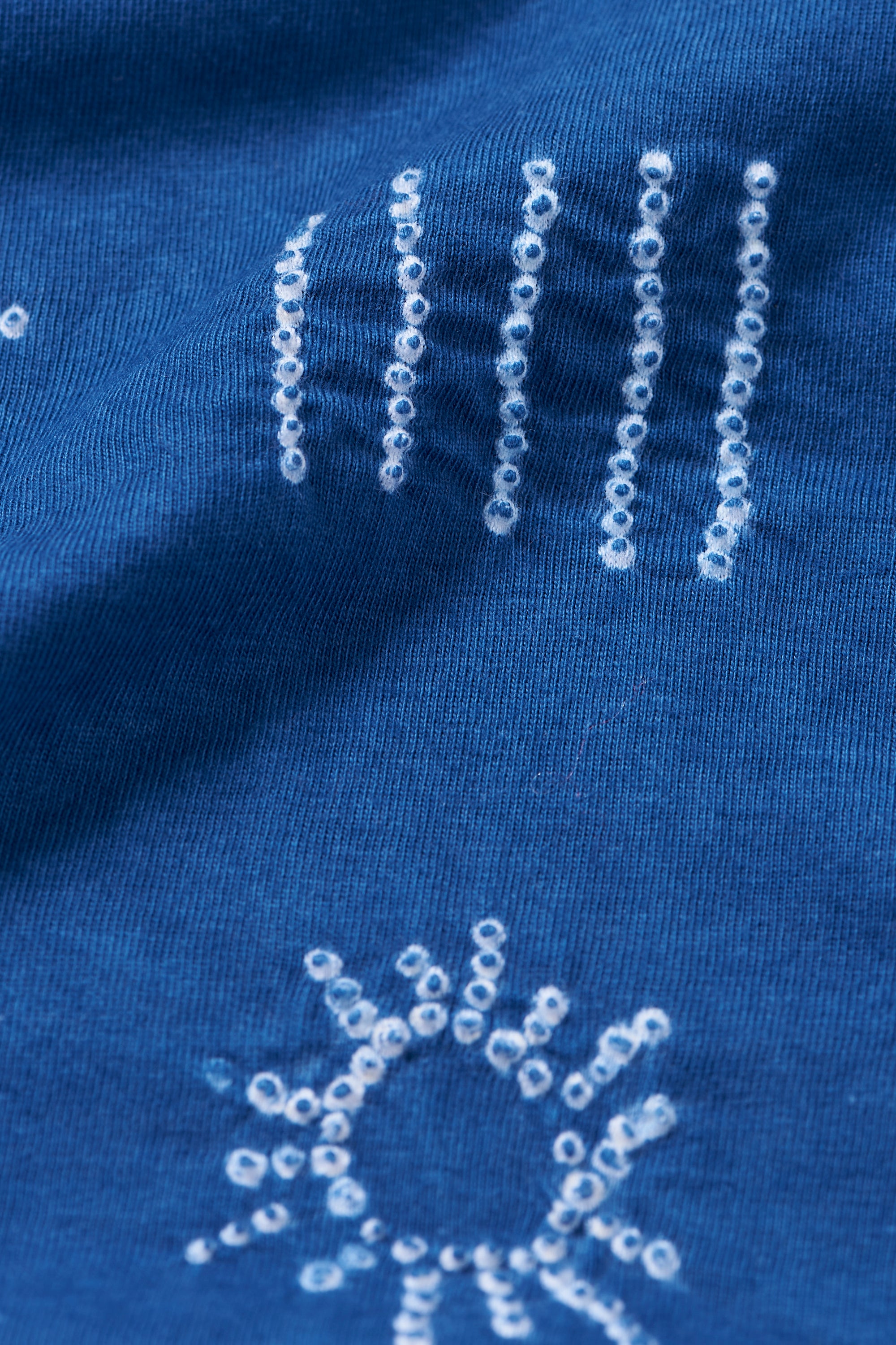 MEDIUM INDIGO T-SHIRT CRAFTED WITH BANDHANI