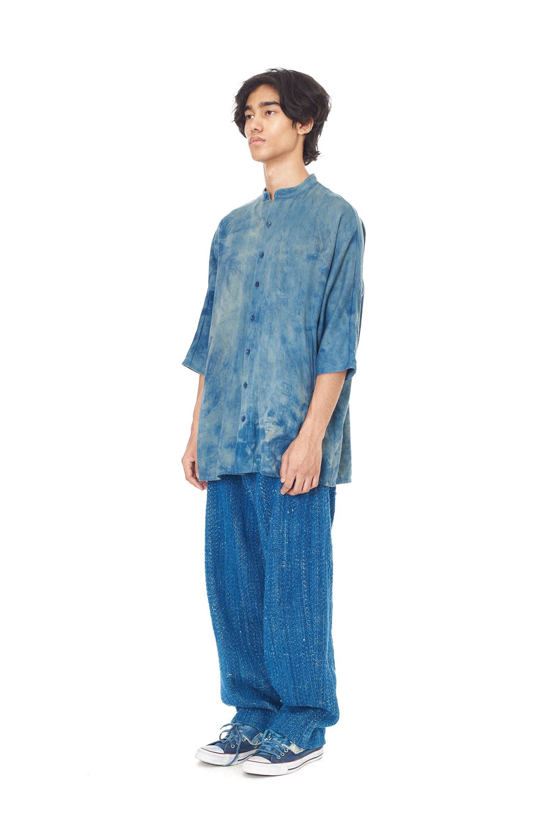 INDIGO-WASHED DEOXIDISED DENIM SUMMER SHIRT