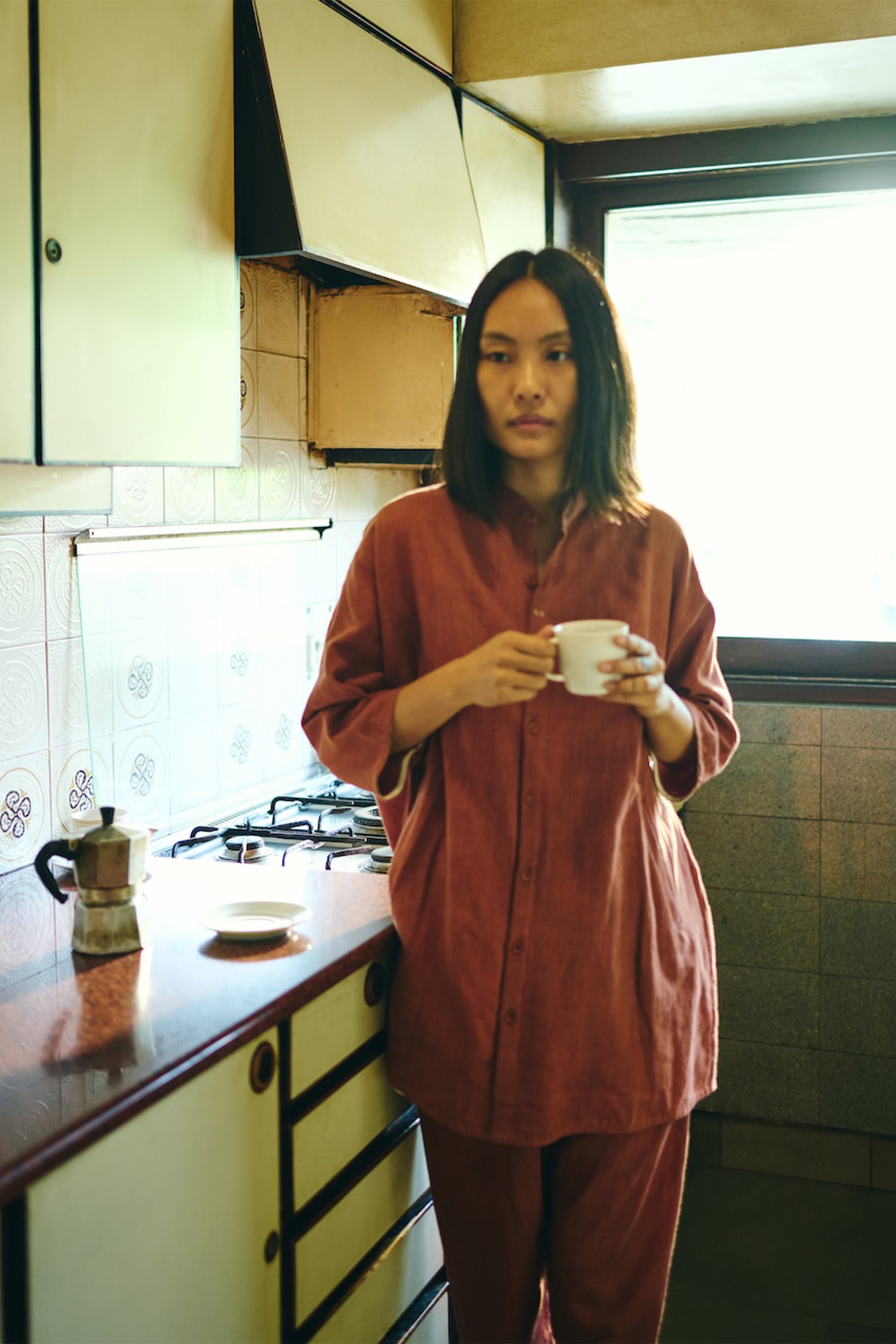 UNGENDERED COTTON SHIRT IN BRICK RED